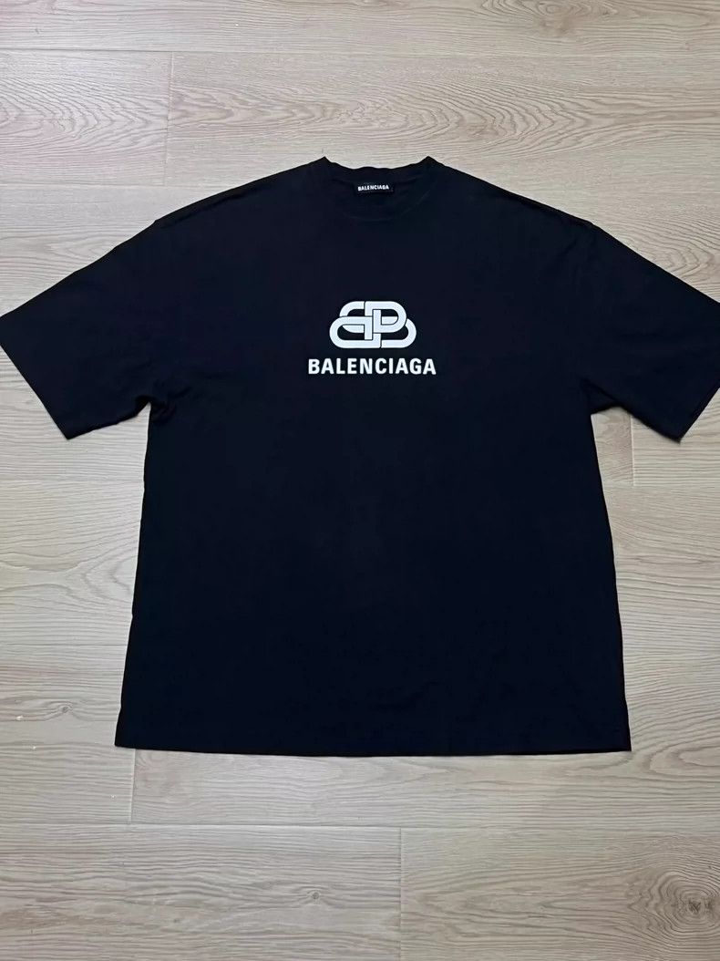 Balenciaga Balenciaga Lock Logo Short Sleeve Tee - dmc Size US S / EU 44-46 / 1 - 1 Thumbnail