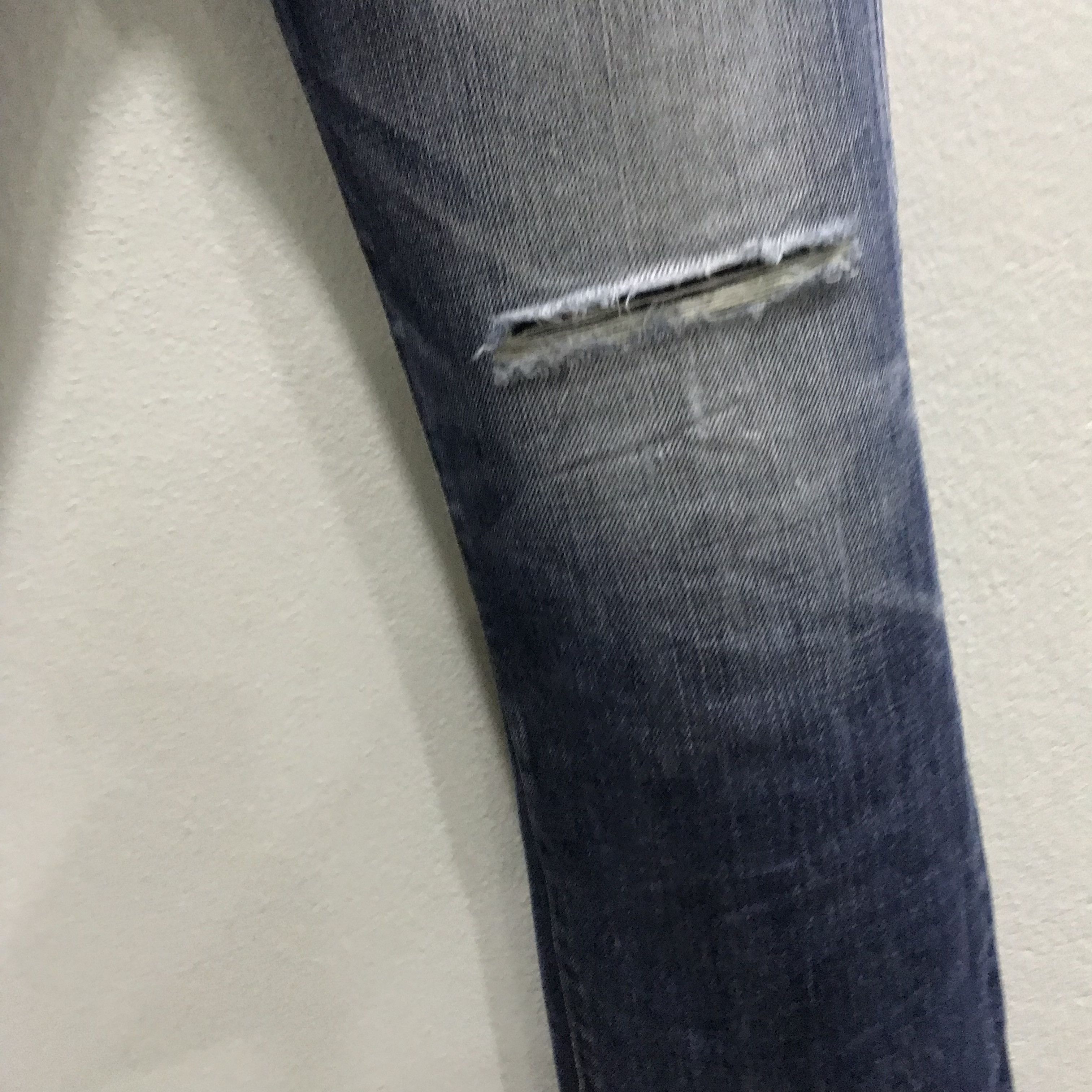 Levi's Vintage Levi’s 505 Dark Wash Distressed Straight Leg Jeans Size US 30 / EU 46 - 6 Thumbnail