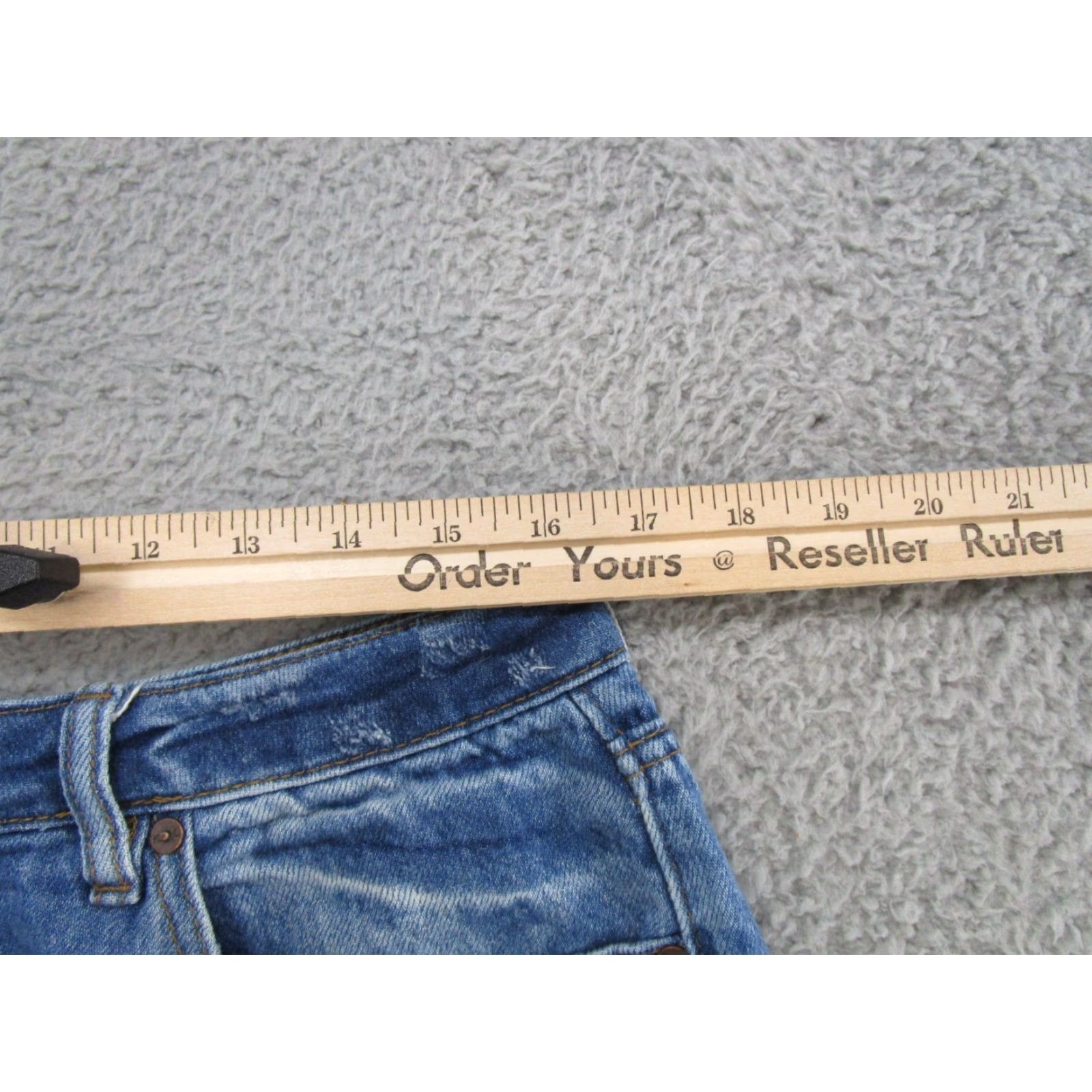 Vintage VINTAGE KanCan Women’s Denim Shorts Distressed Cut-Off Raw He Blue 5-Pocket Zipper Button Logo Summer Casual Regular Size 13/30 Size 34" / US 12 / IT 48 - 4 Thumbnail