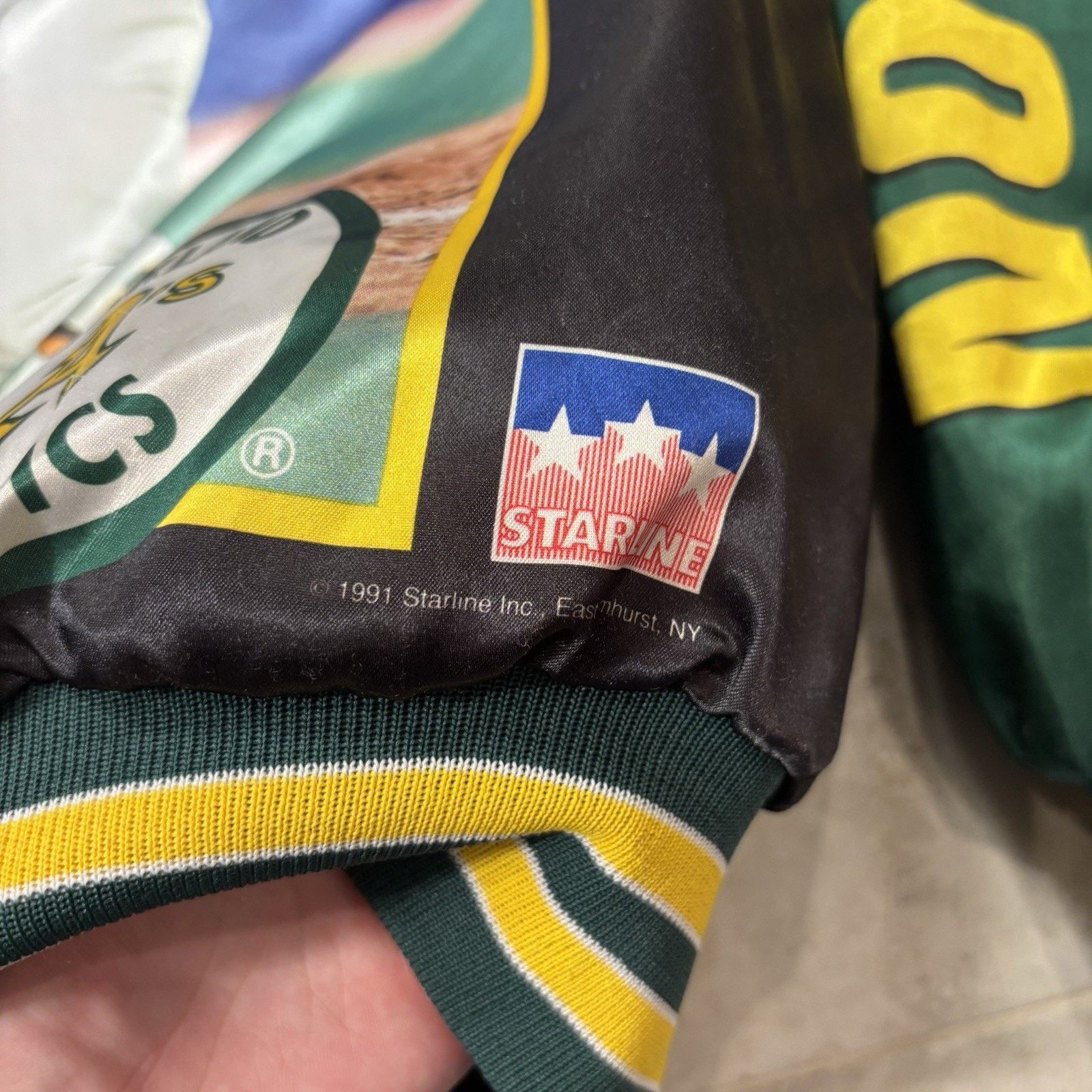 MLB Vintage Oakland Athletics Rickey Henderson Satin Jacket L Size US L / EU 52-54 / 3 - 7 Thumbnail