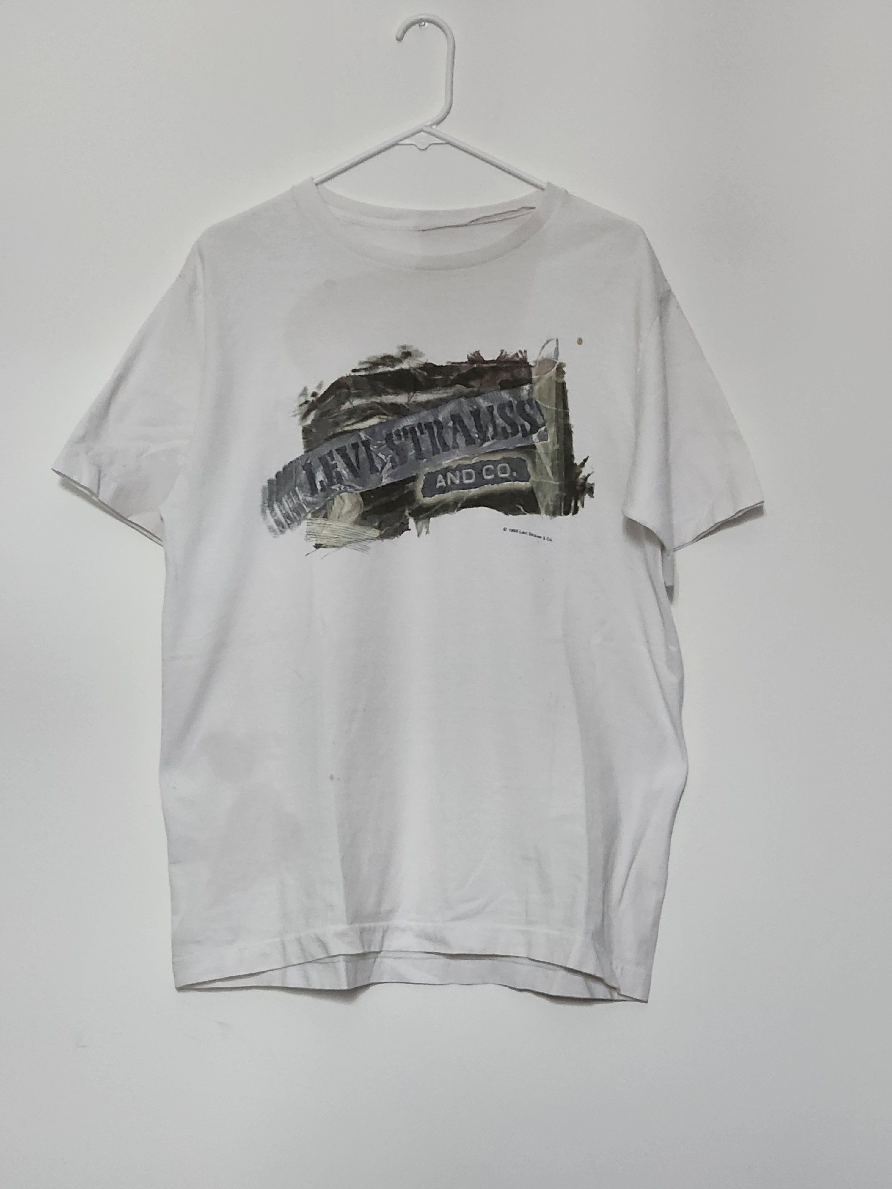 Levi's Vintage Clothing Vintage 90s Levi Strauss & Co. 1990 Graphic T-Shirt Size US L / EU 52-54 / 3 - 1 Thumbnail