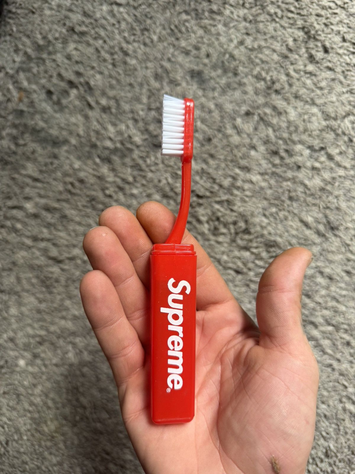 Hypebeast 2017 Supreme Travel Toothbrush Size ONE SIZE - 1 Thumbnail