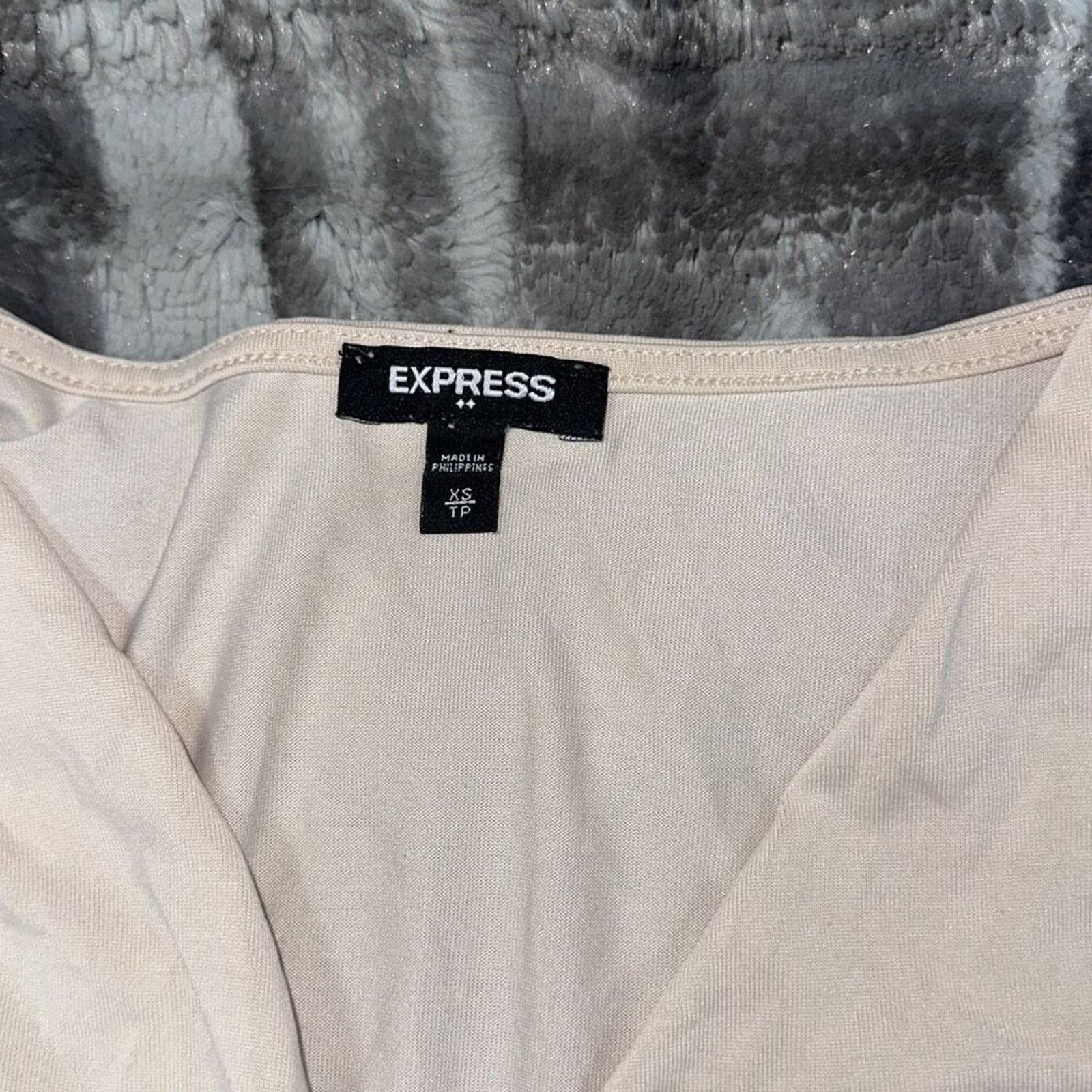 Express Express Tan Drape Front V-Neck Top | Sz XS Size XS / US 0-2 / IT 36-38 - 3 Thumbnail