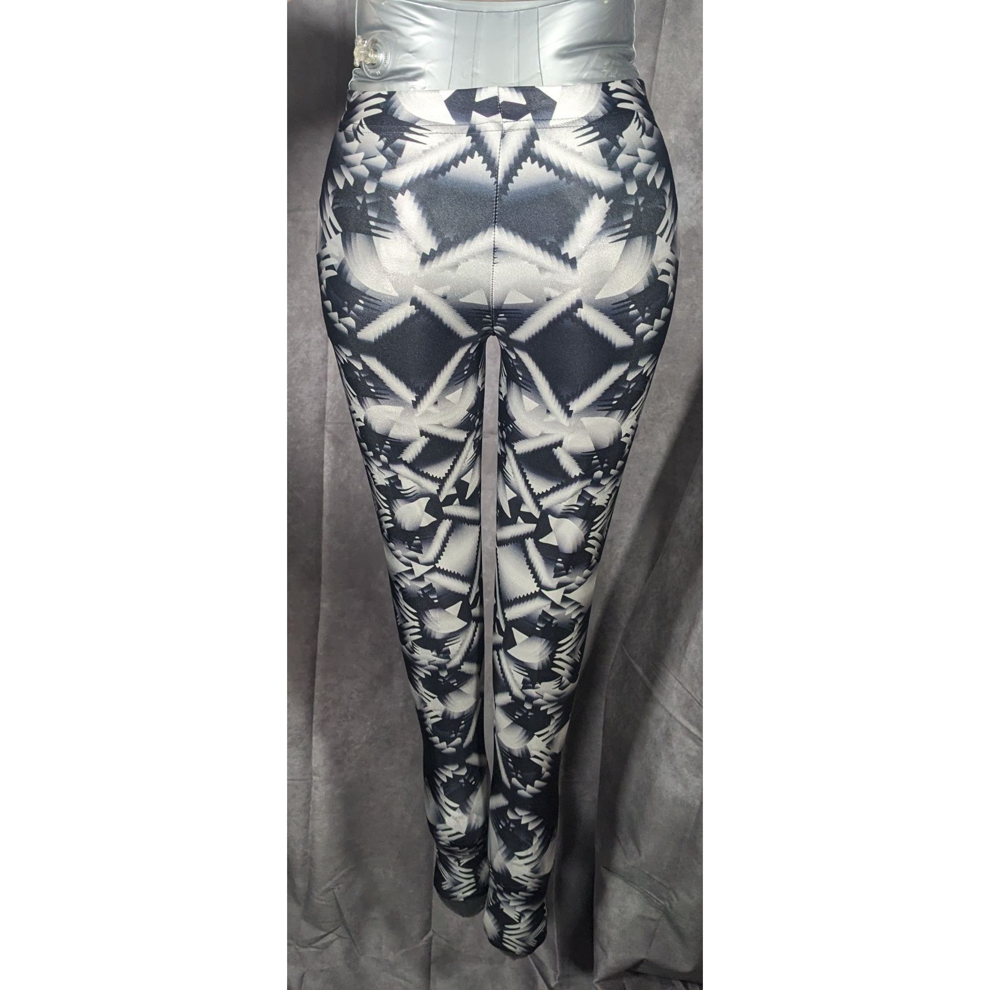 BlackMilk Black Milk Black And White Geometric Print Leggings Size XS Size 22" - 8 Thumbnail