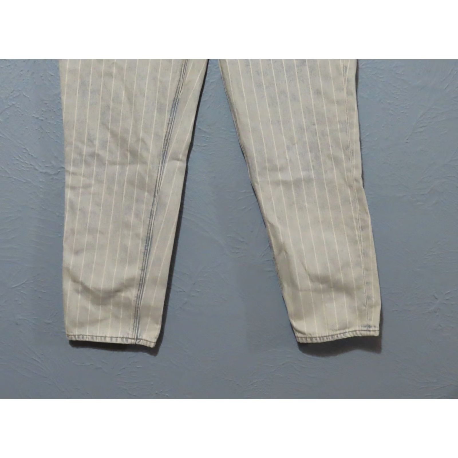 American Eagle Outfitters VINTAGE American Eagle Outfitters Mom Jeans Jeans Women 8 Blue White Striped Denim High Rise Ankle 26" Inseam Girls? Size 30" / US 8 / IT 44 - 2 Thumbnail