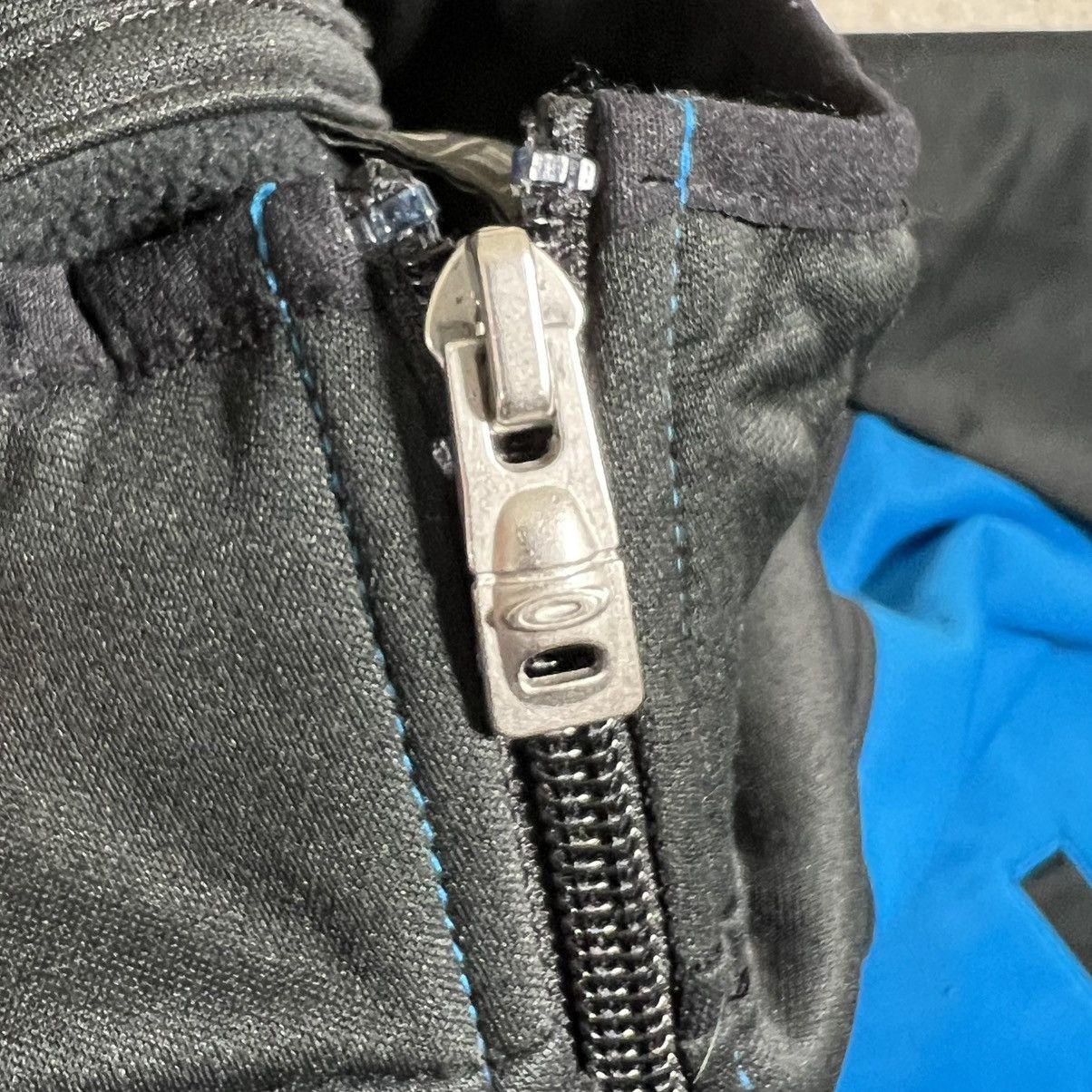 Oakley Vintage Y2K Oakley Full Zip Embroidered Logo Track Jacket XL Size US XL / EU 56 / 4 - 4 Thumbnail