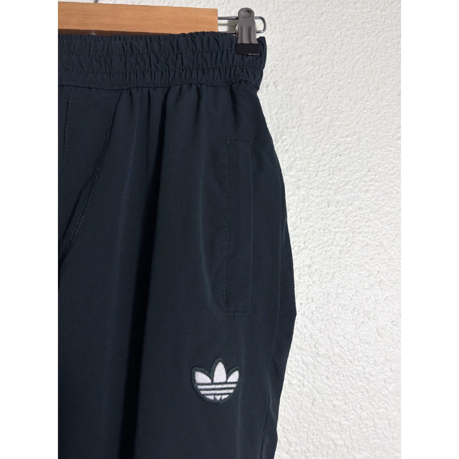 Adidas Adidas Women’s Medium Black Ankle Joggers Trefoil Legs 26x30 Elastane Size 32" / US 10 / IT 46 - 4 Thumbnail