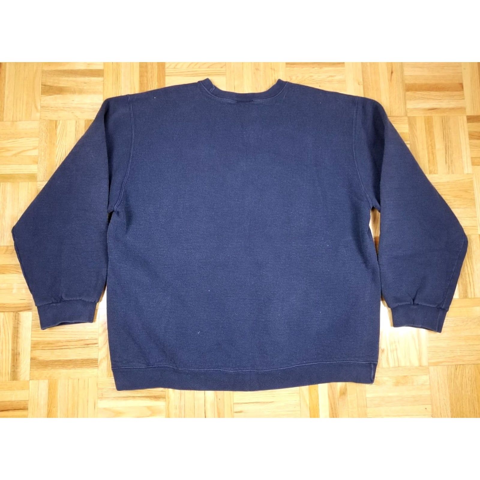 Nike VINTAGE Nike Corner Swoosh Navy Crewneck Sweatshirt XL Mens Crew Neck Pullover Shirt 90s Cotton/Blue Size US XL / EU 56 / 4 - 4 Thumbnail