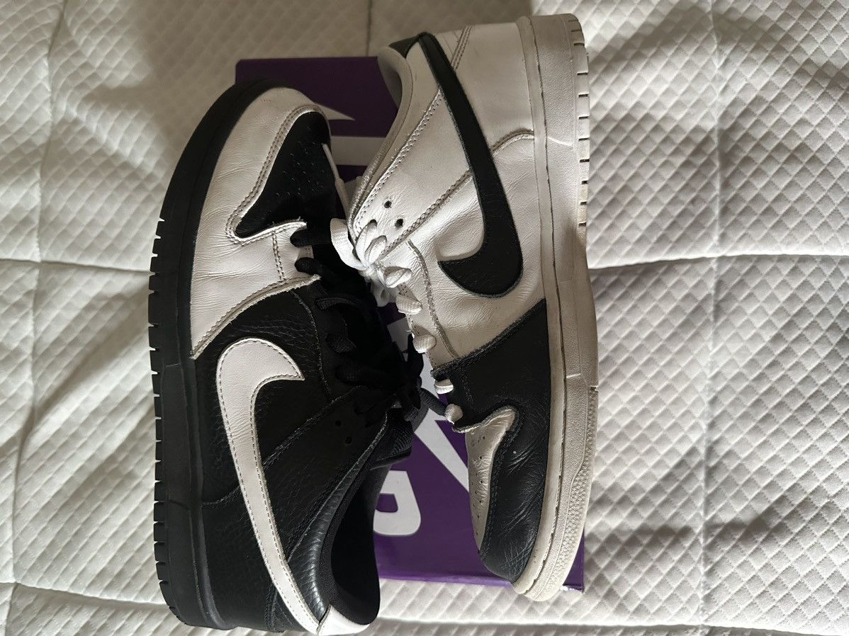 Nike Mens Nike SB dunks Yin & Yang Size US 10.5 / EU 43-44 - 1 Thumbnail