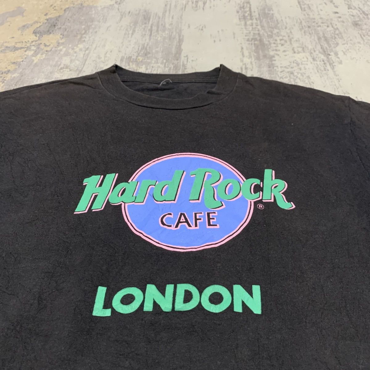 Vintage Vintage Sun Faded Hard Rock Cafe London Tshirt Size US M / EU 48-50 / 2 - 2 Thumbnail