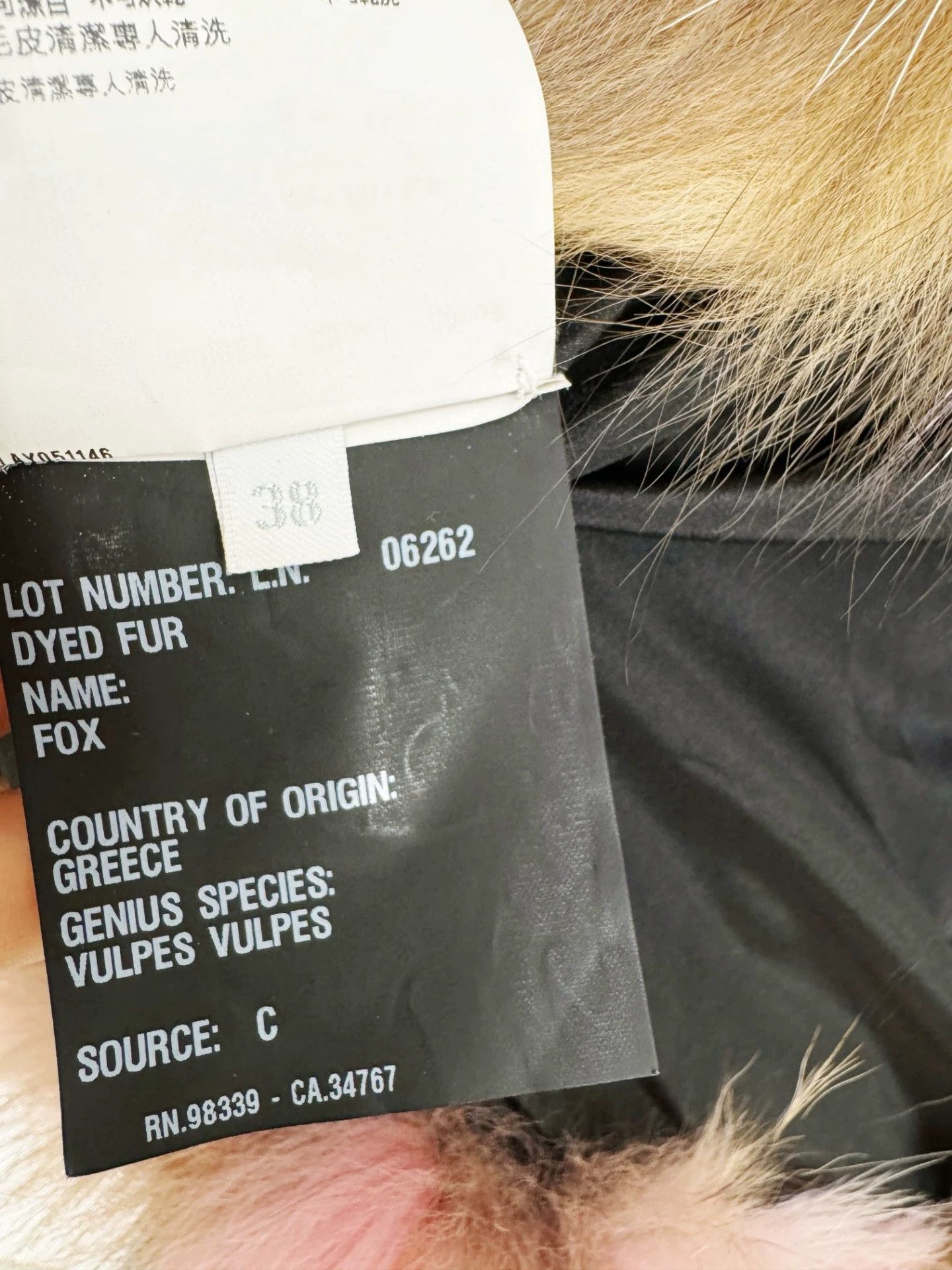 Miu Miu Authentic Miumiu fur vest, size 38. Size M / US 6-8 / IT 42-44 - 6 Thumbnail