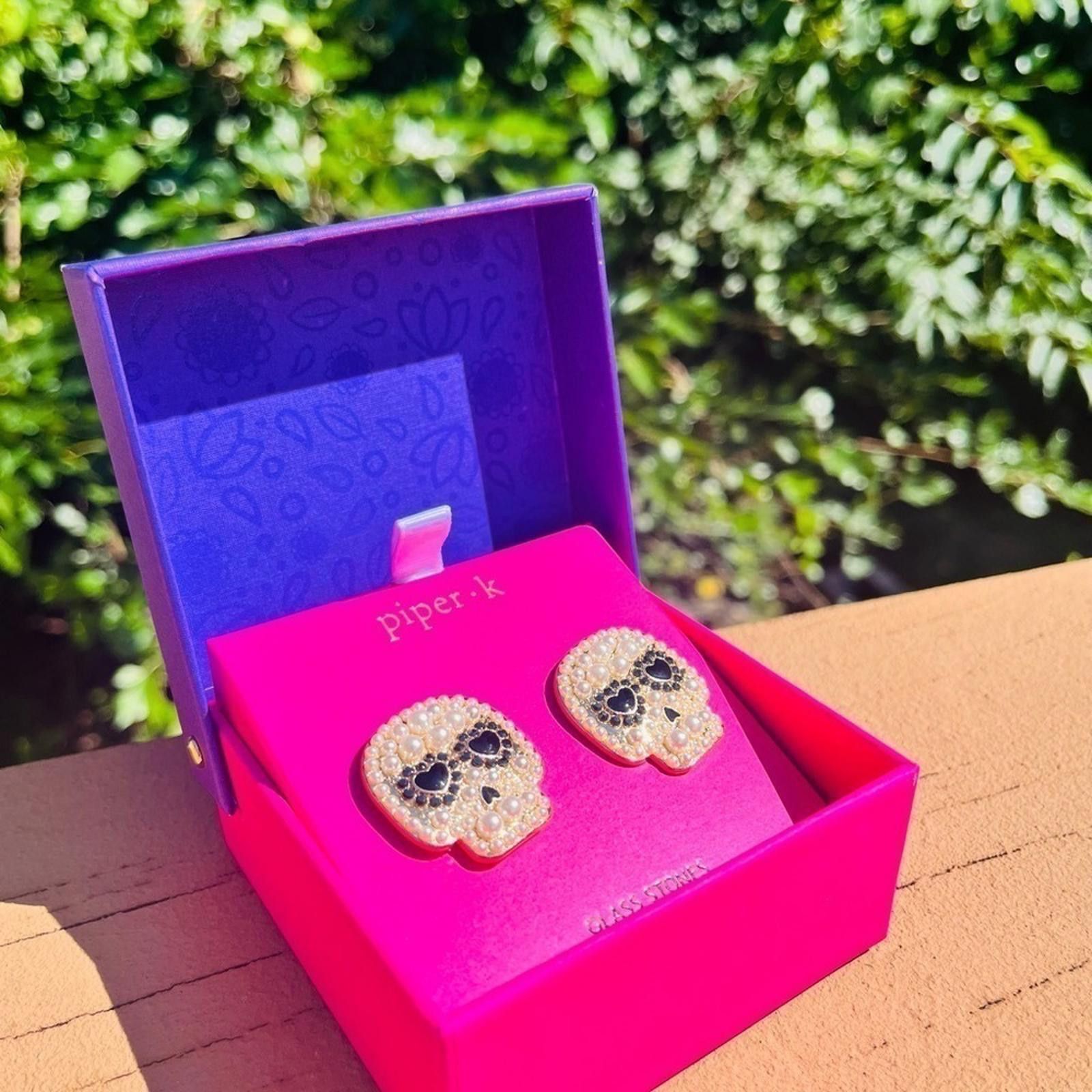 Designer Skull Crystal Earrings NWT Size ONE SIZE - 3 Thumbnail