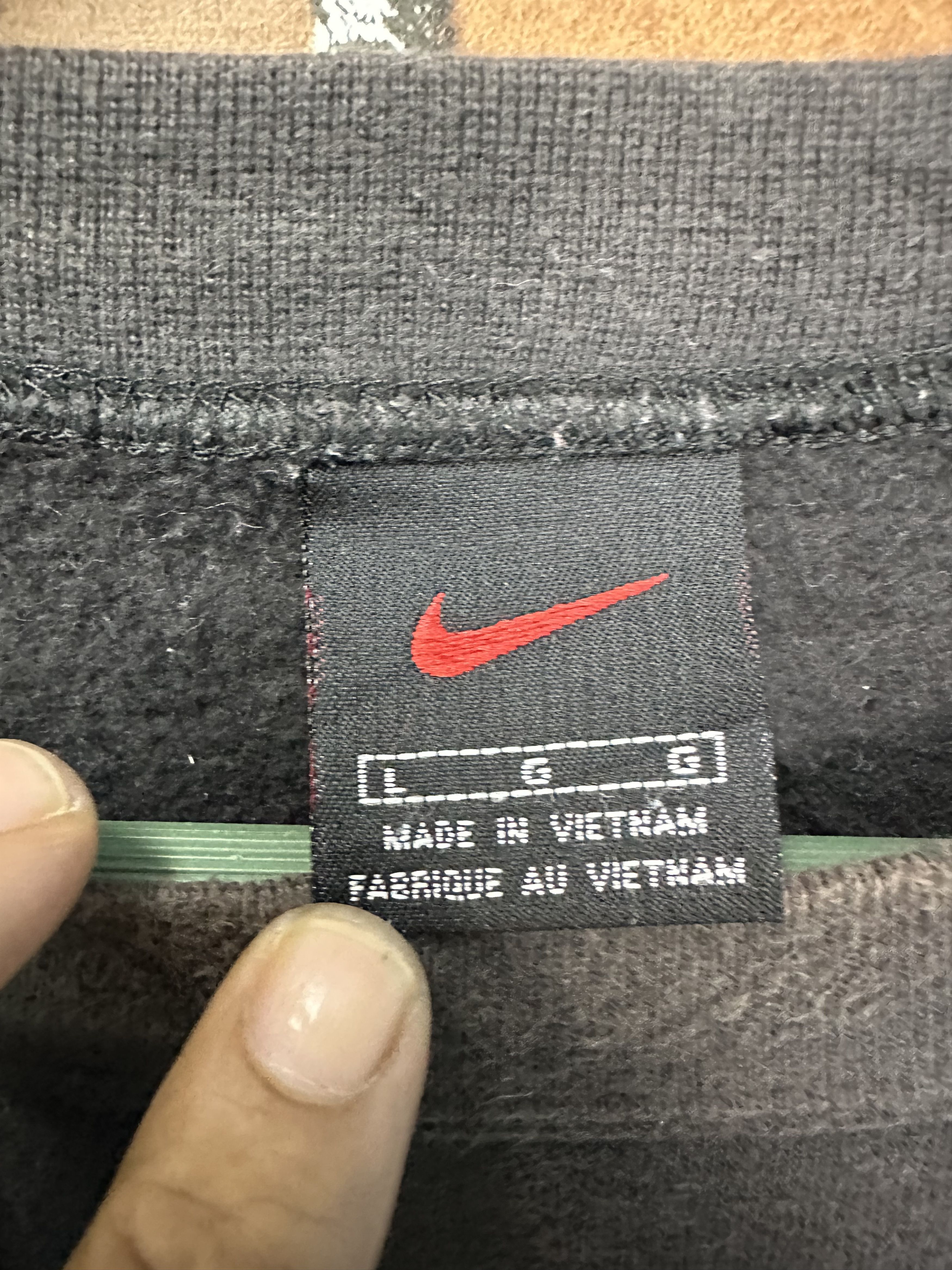 Nike Vintage Faded Nike Athletic Center Logo Crewneck Z467 Size US L / EU 52-54 / 3 - 9 Thumbnail