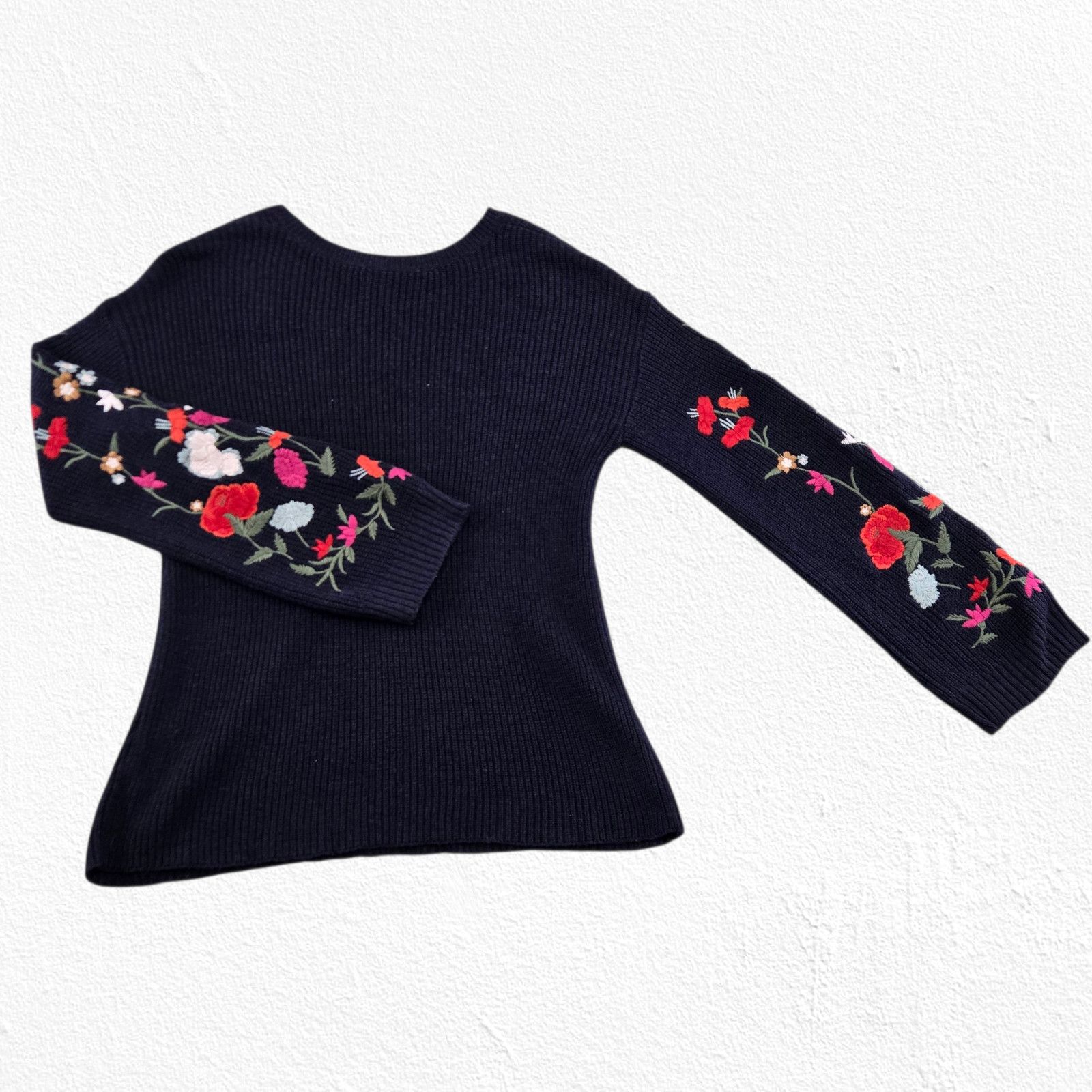 American Eagle Outfitters American Eagle Navy Floral Embroidered Sweater Size Small Size S / US 4 / IT 40 - 9 Thumbnail