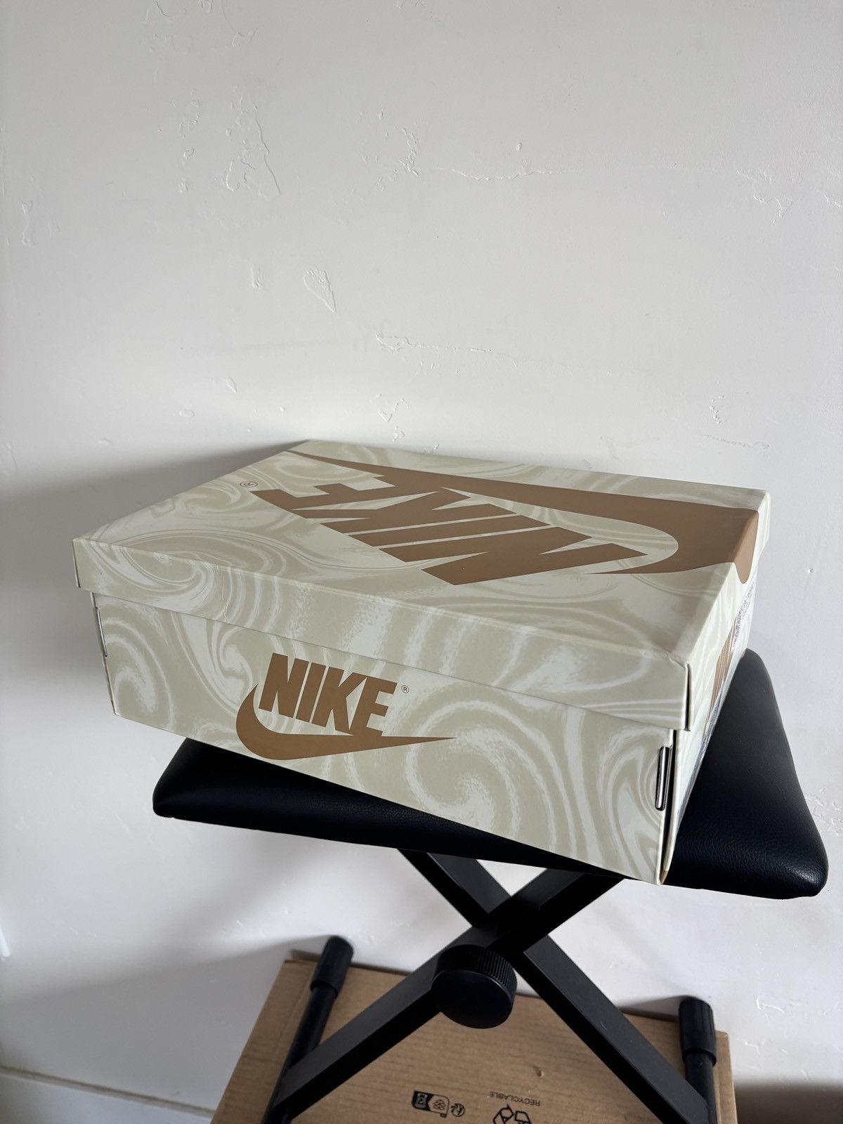 Jordan Brand Jordan 1 High OG W Latte Size US 9 / EU 42 - 9 Thumbnail
