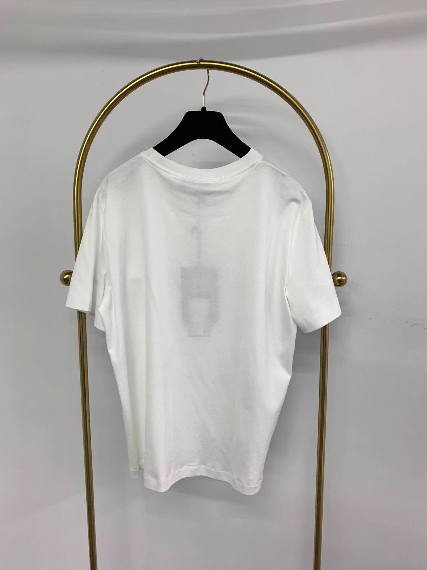 Prada Prada white triangle logo short Tee L NWT Size US L / EU 52-54 / 3 - 3 Thumbnail