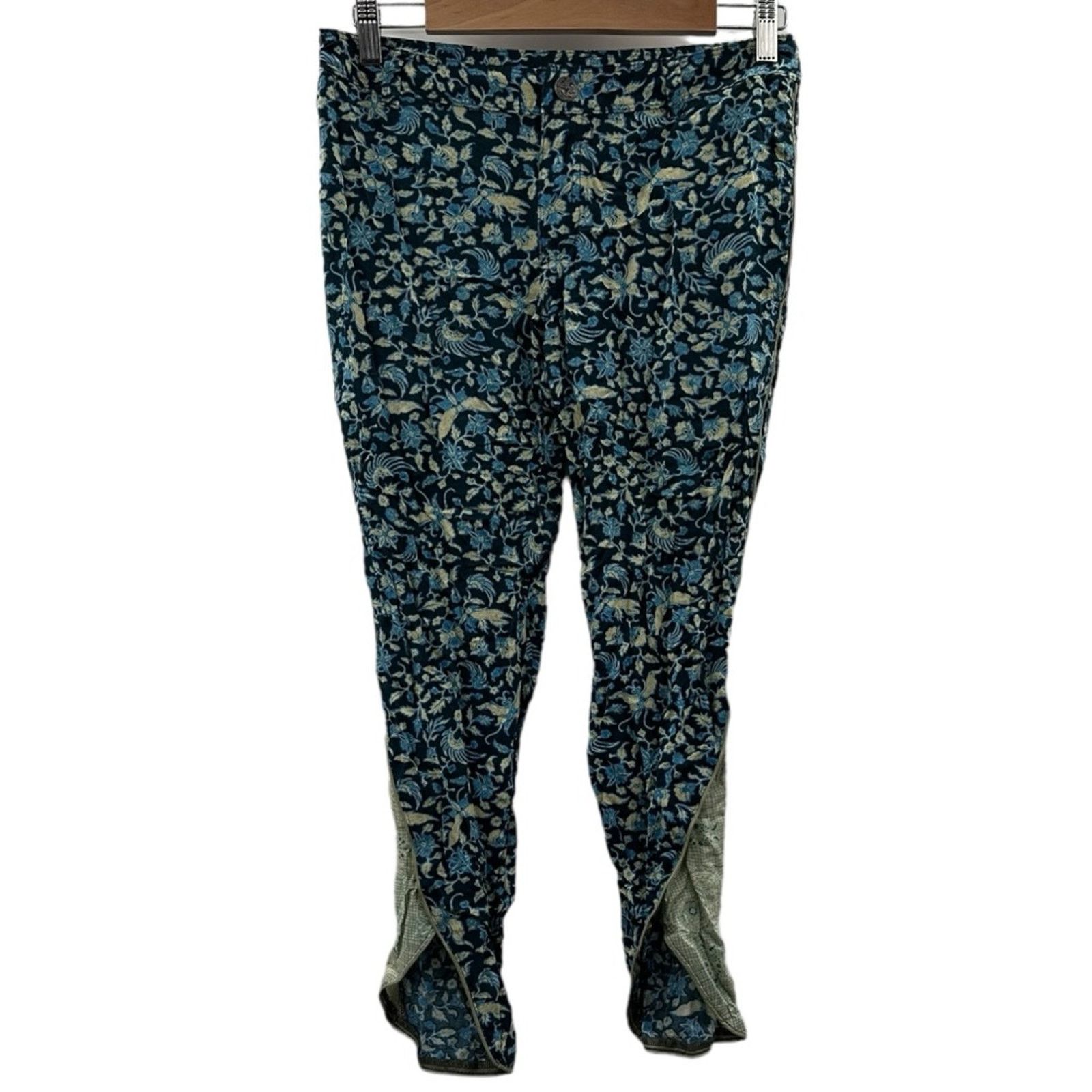 Free People Free People Blue & Cream Floral Cropped Mid Rise Pants Sz 0 Size 25" / US 0 / IT 36 - 1 Thumbnail