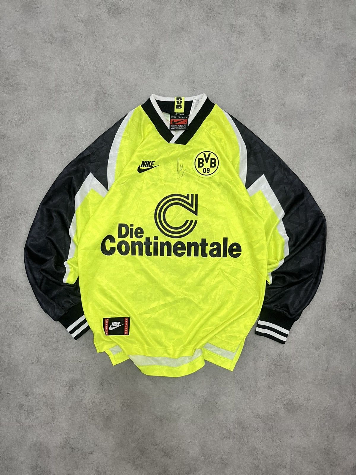Other Vintage Borussia Dortmund 1995 1996 signed home longsleeve Size US S / EU 44-46 / 1 - 1 Thumbnail