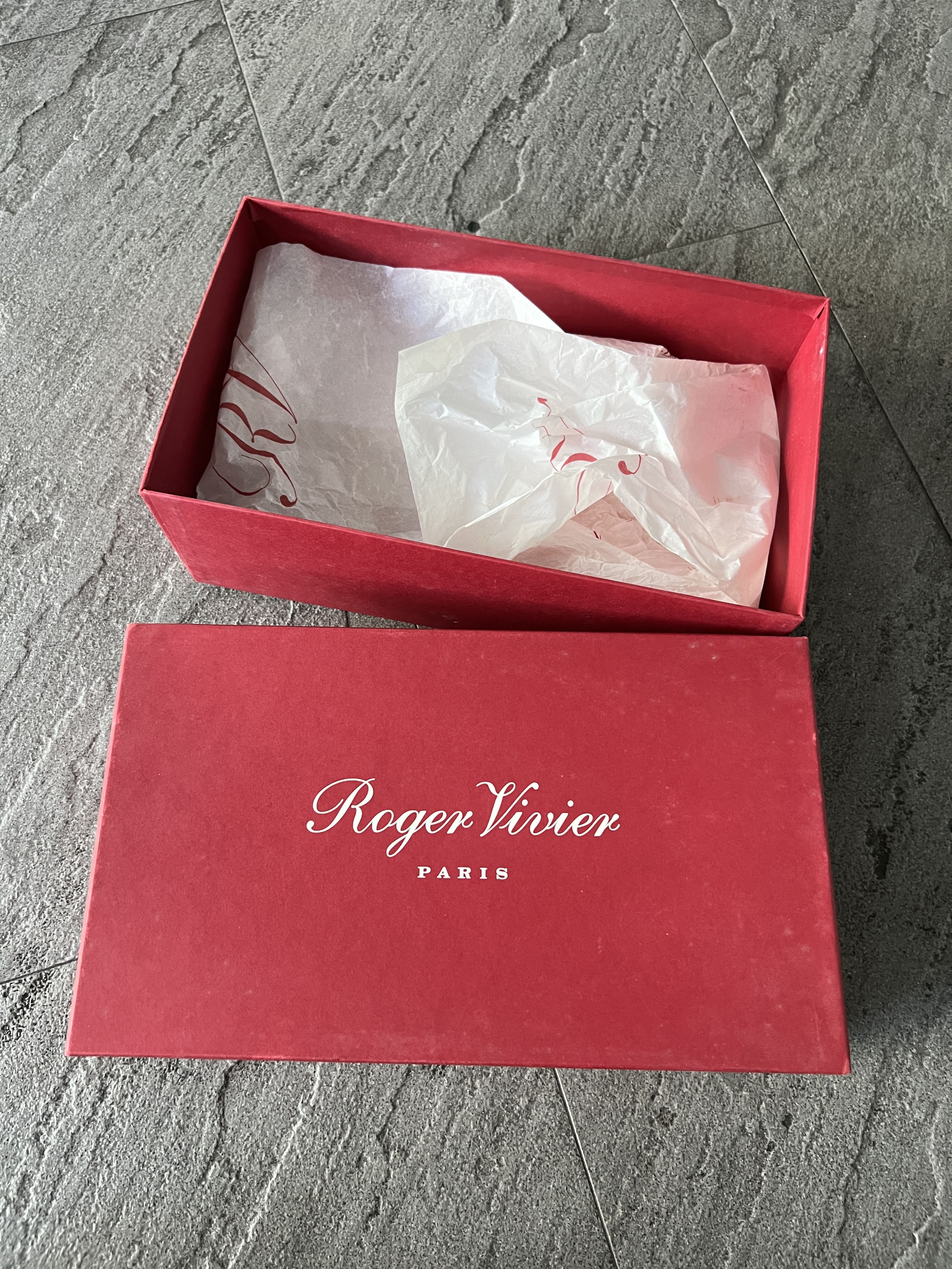 Roger Vivier Roger Vivier Belle Vivier Beige Patent Block Heel 35.5 Size US 5.5 / IT 35.5 - 12 Thumbnail