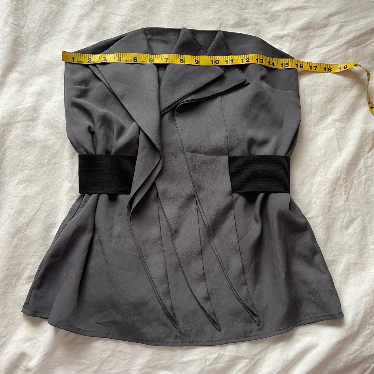 Forever 21 Grey Strapless Ruffle Top with Black Elastic Belt Size M / US 6-8 / IT 42-44 - 3 Thumbnail