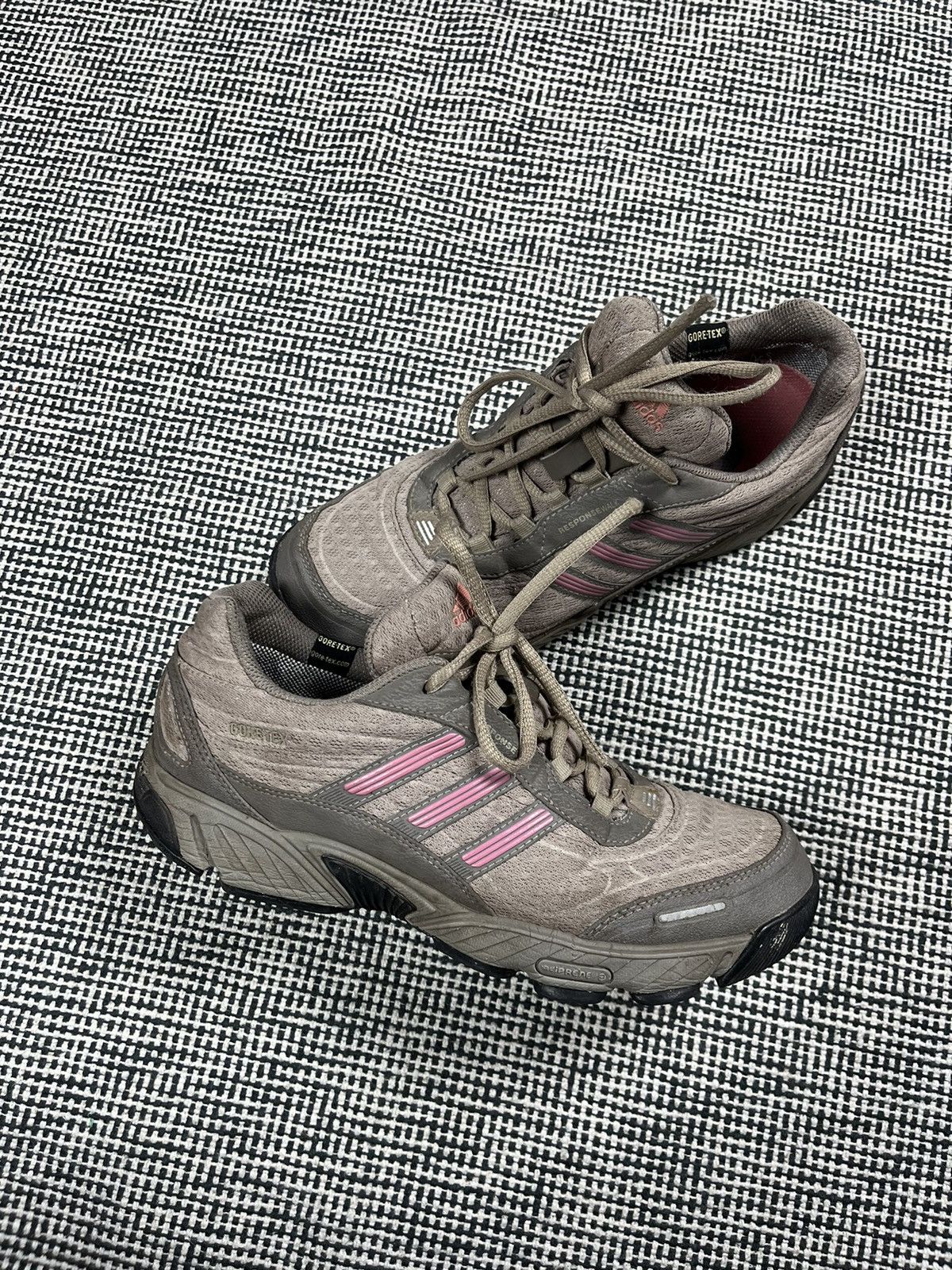 Adidas y2k adidas gorpcore sneakers gore tex cute pink Size US 7.5 / IT 37.5 - 3 Thumbnail
