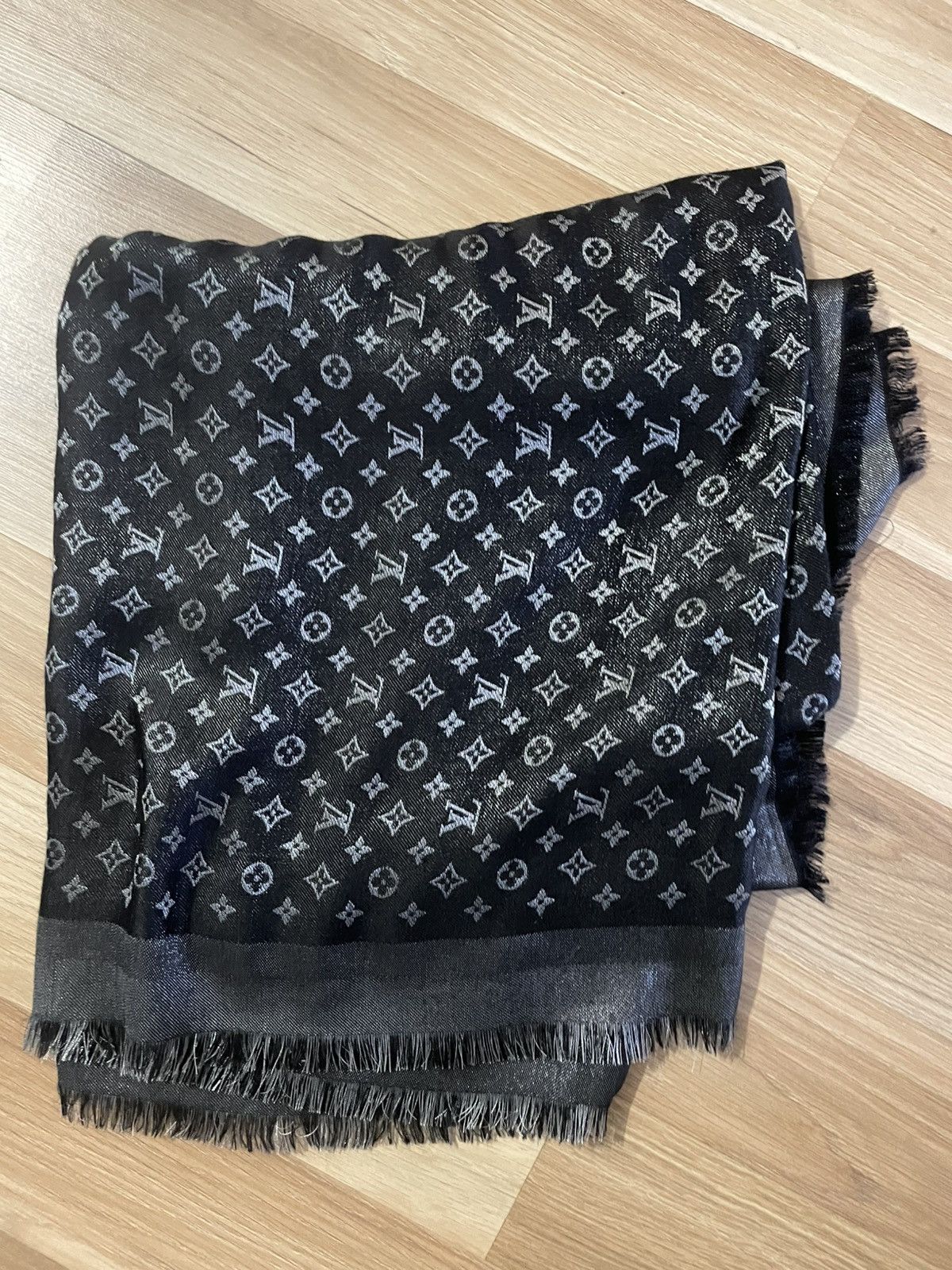 Louis Vuitton Louis Vuitton scarf(650€ in Paris store) Size ONE SIZE - 1 Thumbnail