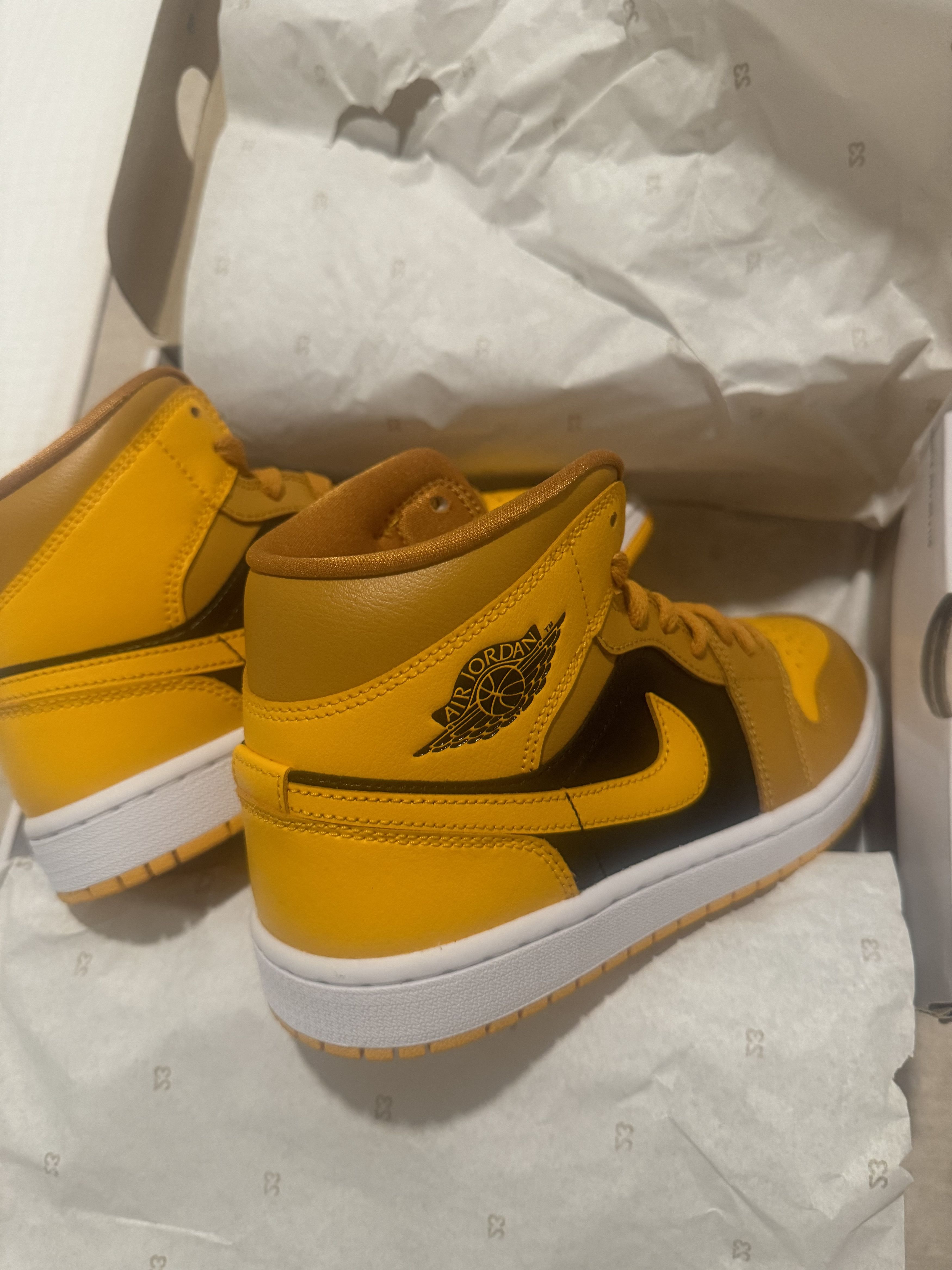 Jordan Brand × Nike NIB Women’s Air Jordan 1 Mid Chutney Size US 7.5 / IT 37.5 - 5 Thumbnail