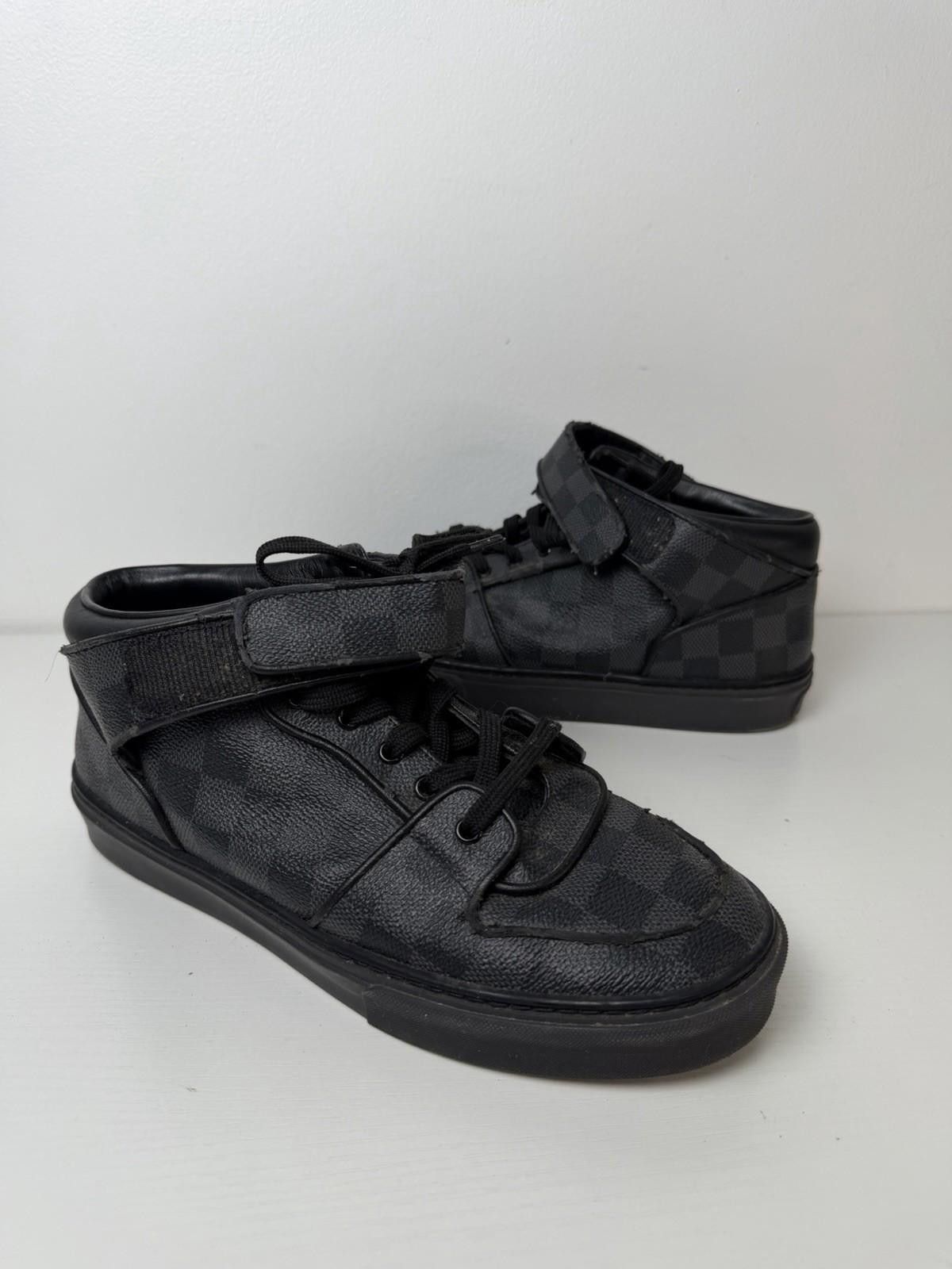 Louis Vuitton Louis Vuitton Damier Graphite Strap Sneakers SZ 6 LV / US 8 Size US 8 / EU 41 - 1 Thumbnail