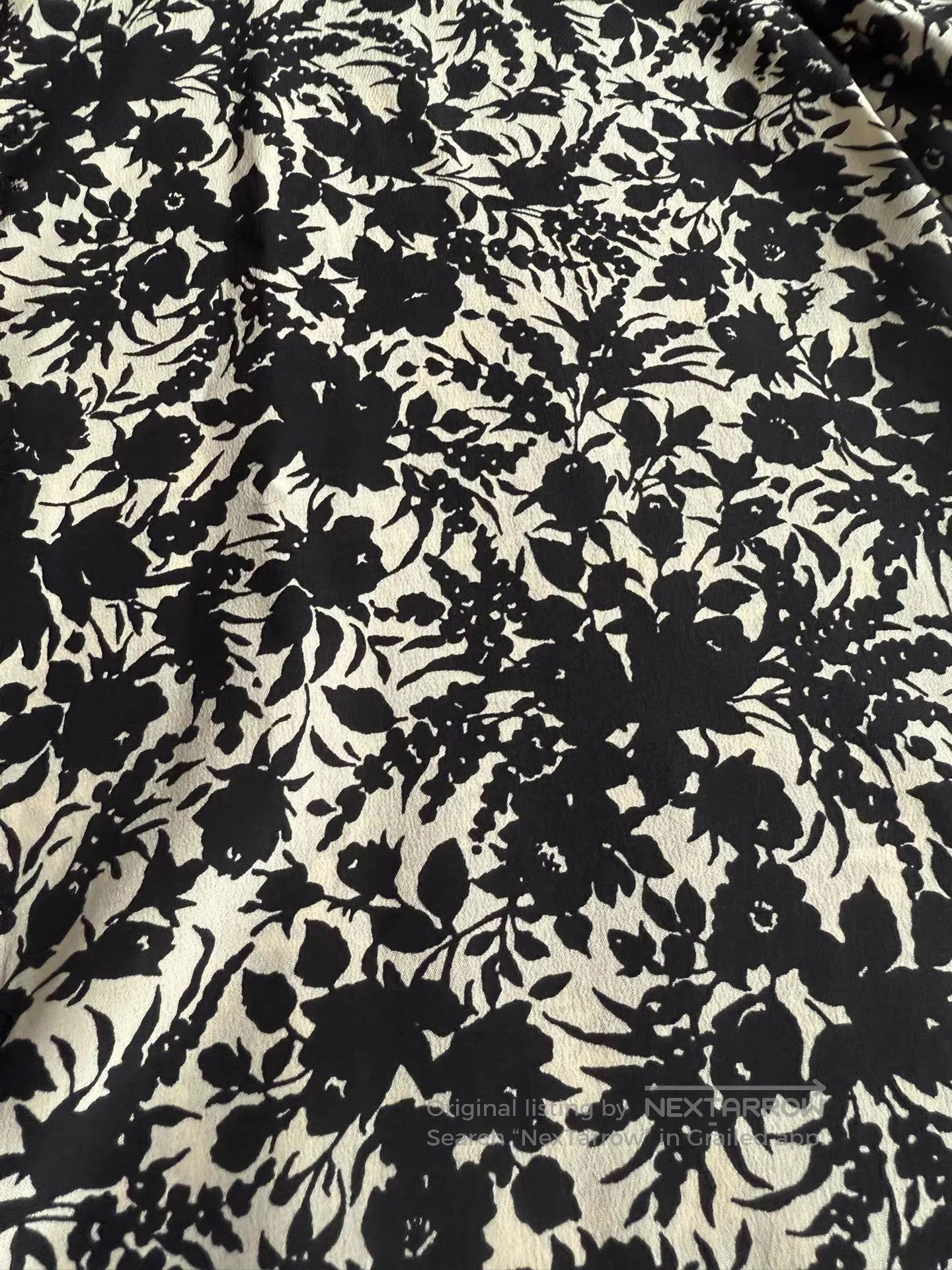 Saint Laurent Paris Floral Print Short Sleeve Button-Up Shirt. Size US S / EU 44-46 / 1 - 7 Thumbnail