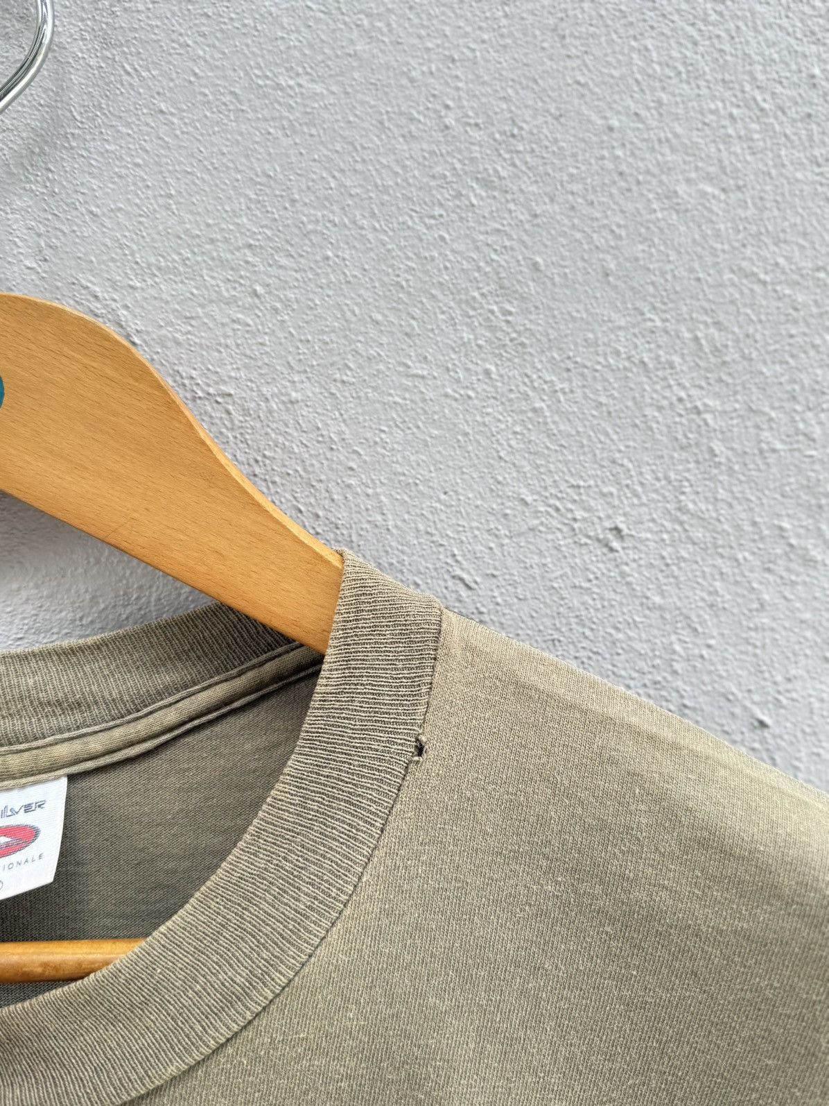 West Coast Choppers Thrashed Vintage 90s Quiksilver Surf Rare Logo Sun Faded Tee Size US XL / EU 56 / 4 - 9 Thumbnail