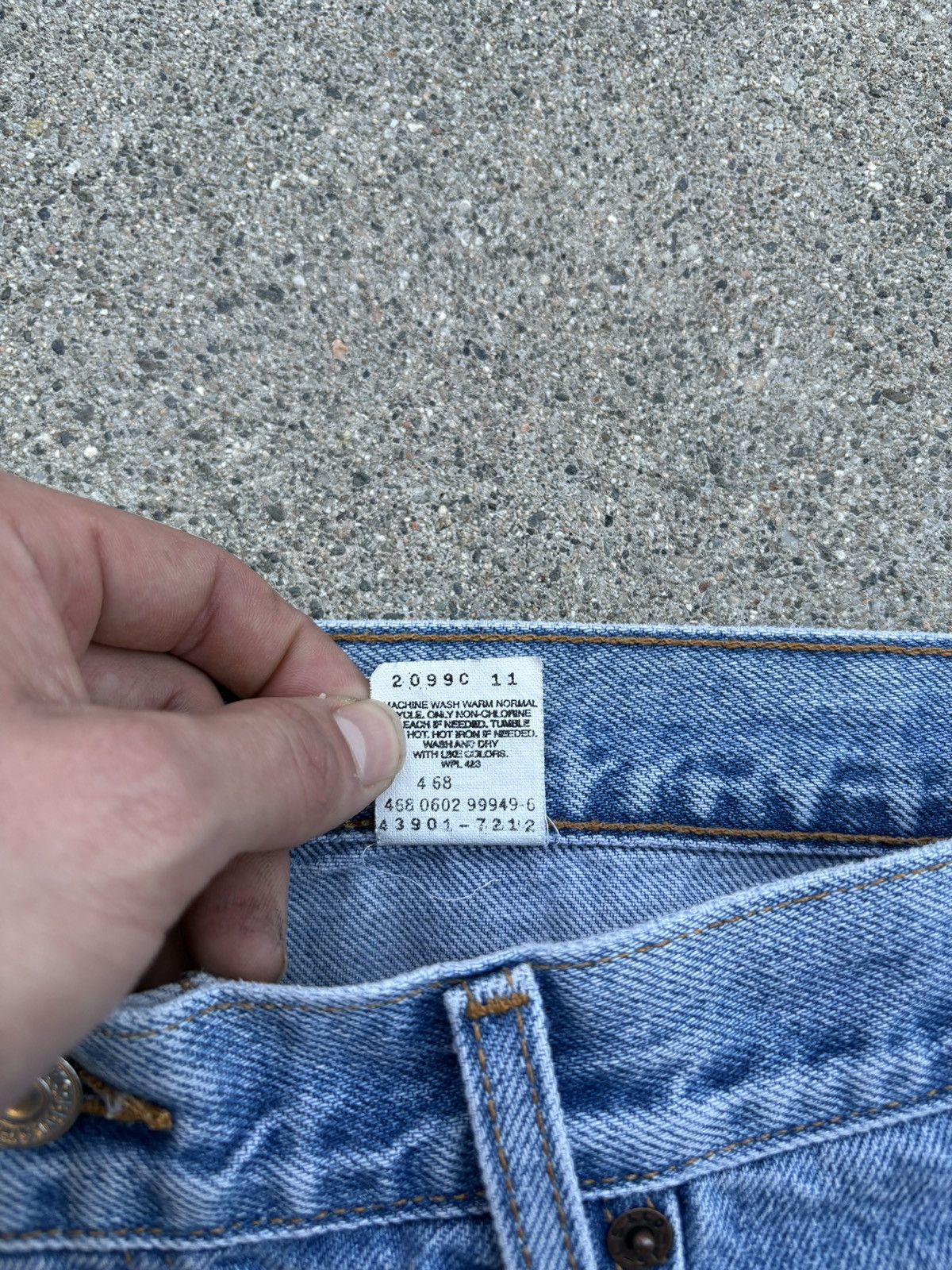 Levi's Vintage 2001 L. Indigo Levi’s 550 Relaxed Fit Jeans Size 36 Size US 36 / EU 52 - 4 Thumbnail