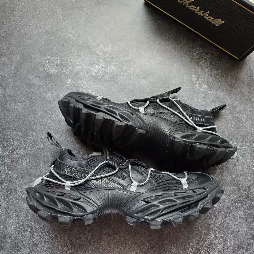 Balenciaga Balenciaga Black Lowtop Sneakers 42 Men Size US 9 / EU 42 - 1 Thumbnail