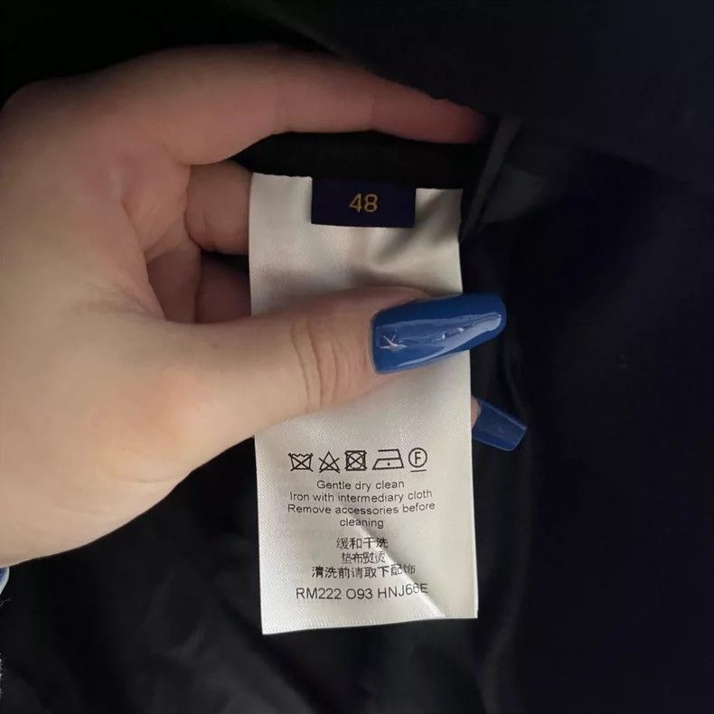 Louis Vuitton LOUIS VUITTON Black solid single-breasted waist blazer 2504 Size 48R - 3 Thumbnail