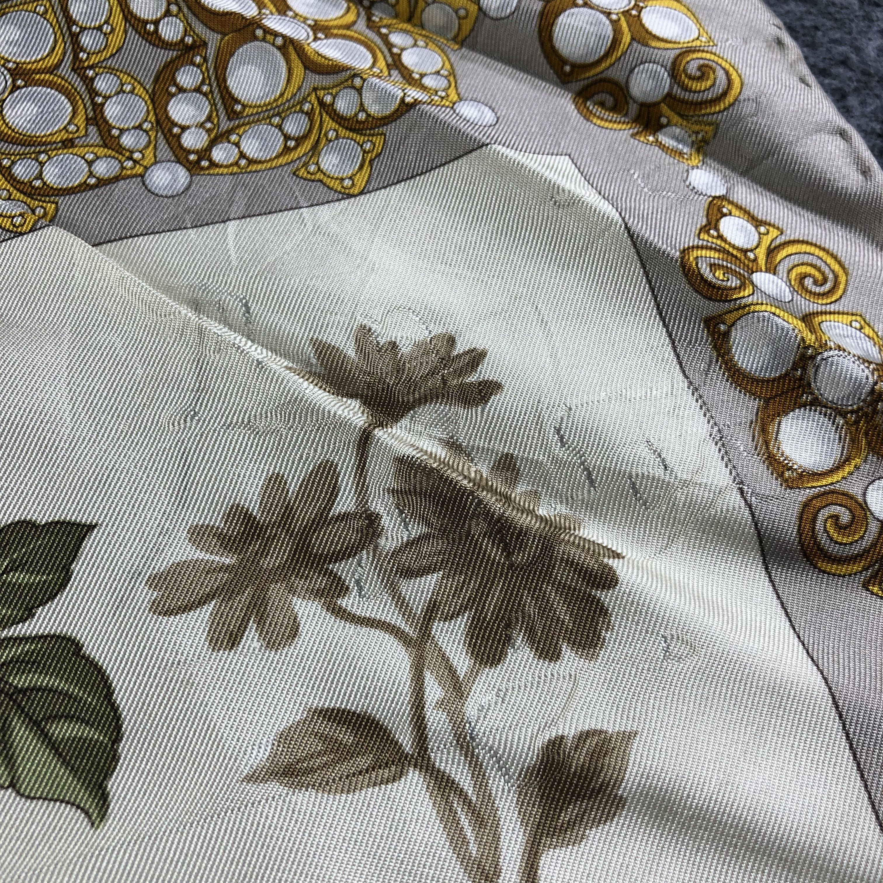 Japanese Brand Valentino Floral Luxury Silk Scarf M480 Size ONE SIZE - 10 Thumbnail