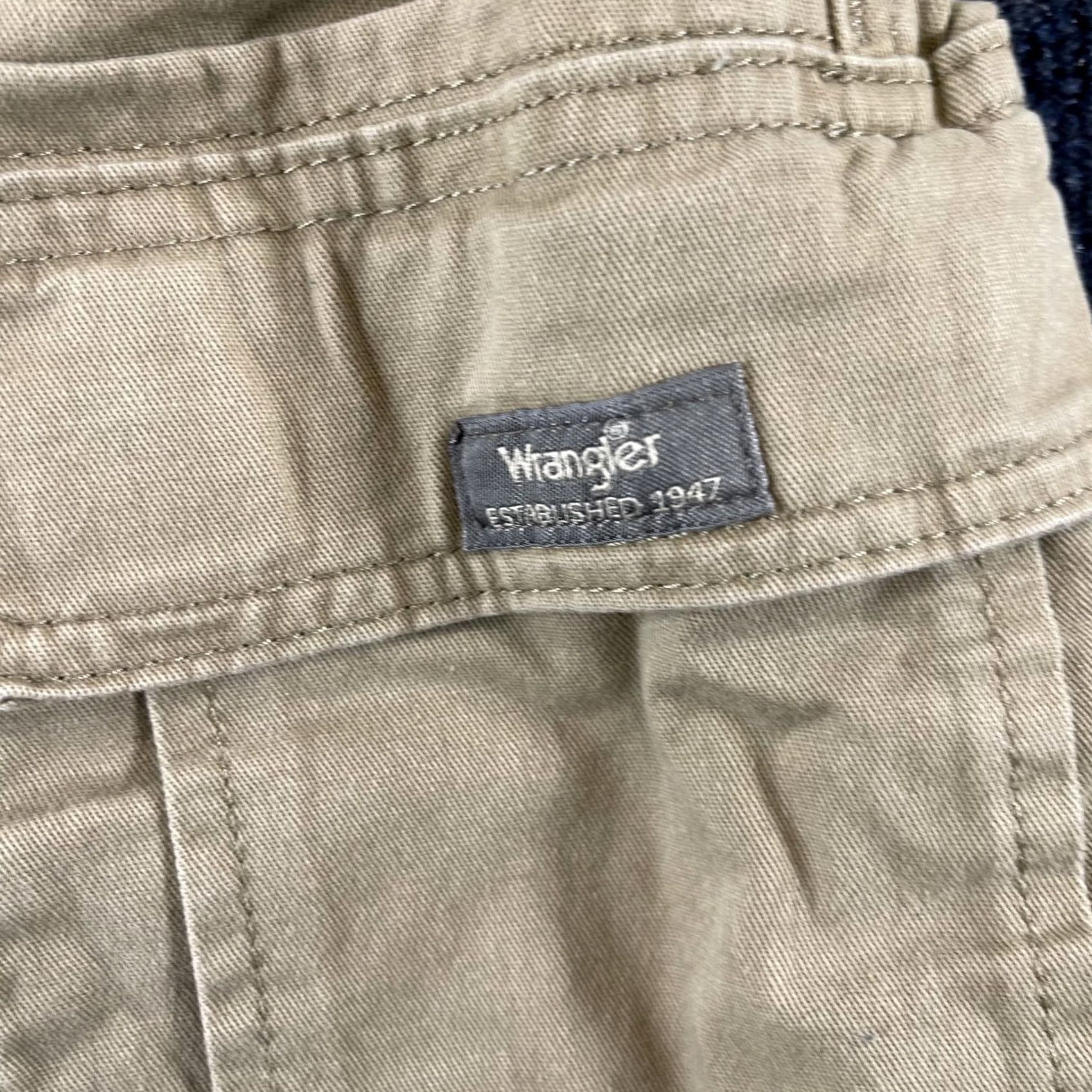 Wrangler VINTAGE: Wrangler Cargo Shorts Mens 36 Beige Stretch Relaxed Fit Casual Pockets Workwear Size US 36 / EU 52 - 4 Thumbnail