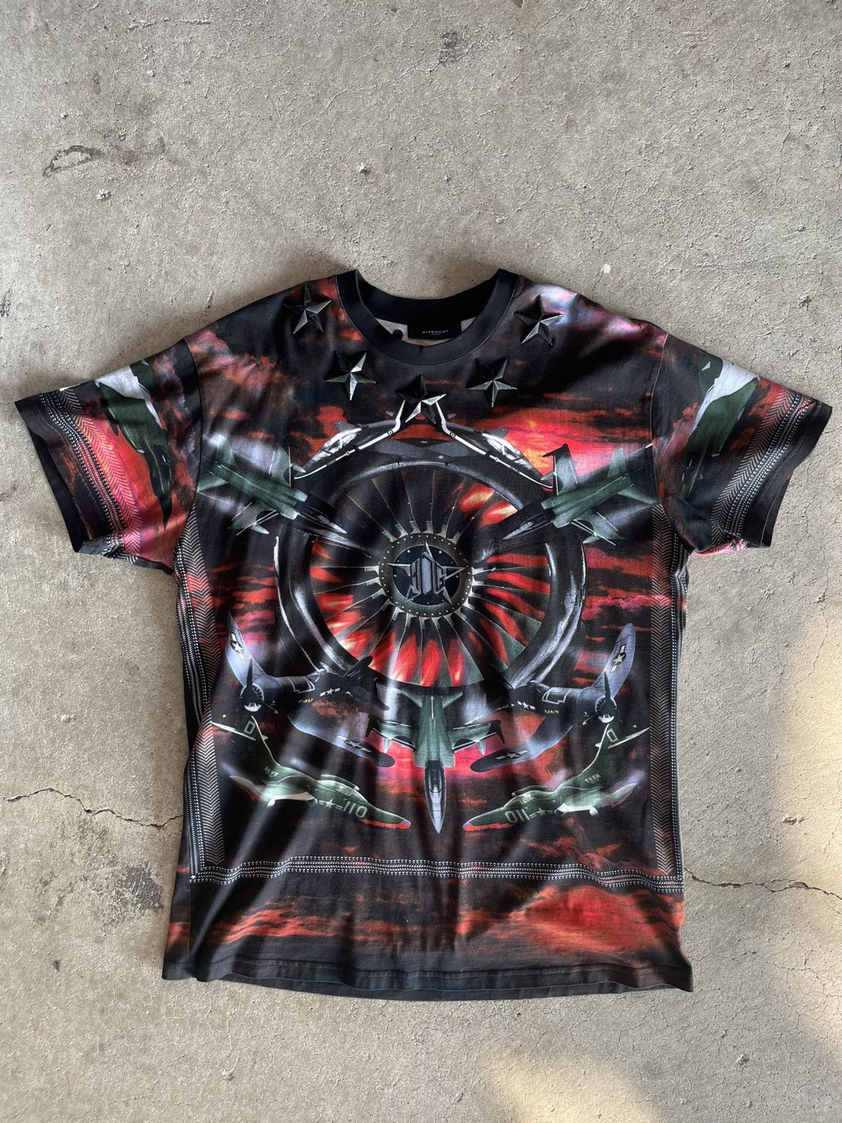 Givenchy Rare Tischi Givenchy Red Air Plane T-shirt Size US L / EU 52-54 / 3 - 1 Thumbnail