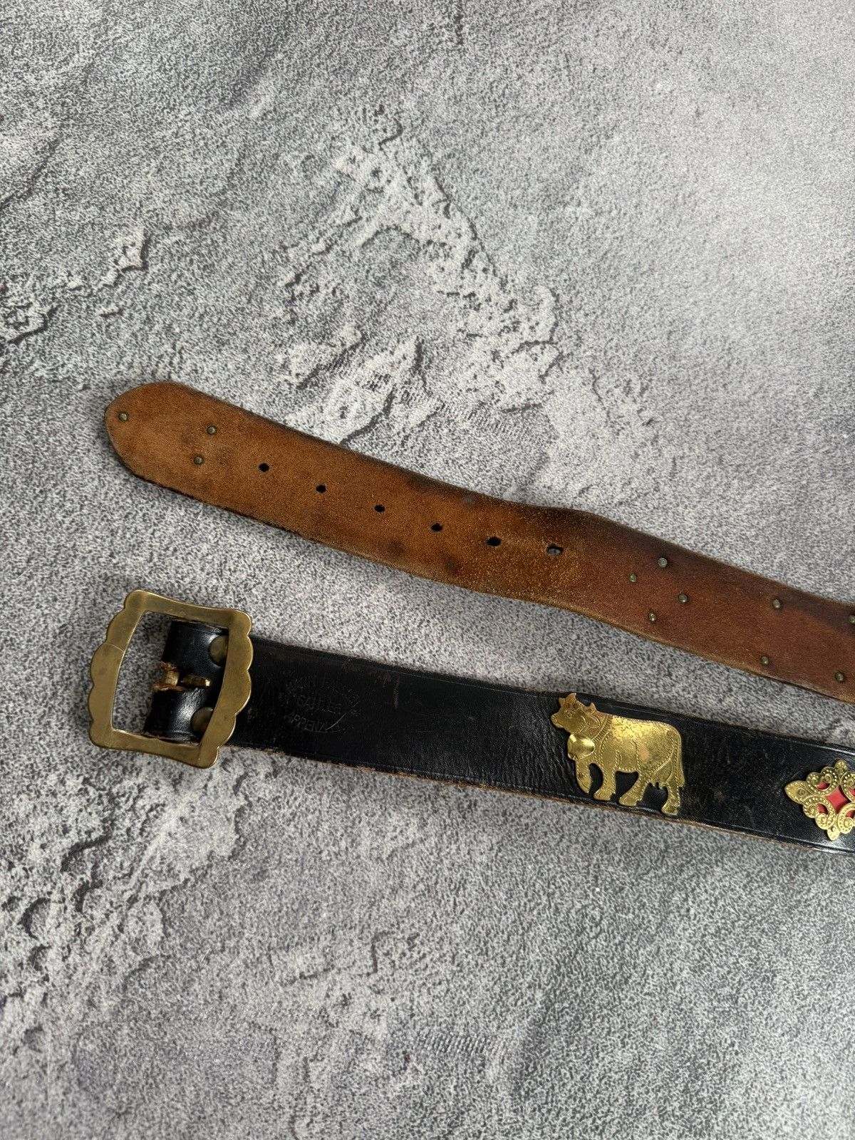 Etro 90s Retro vintage leather belt iconic cows 🐄 metal details Size ONE SIZE - 5 Thumbnail