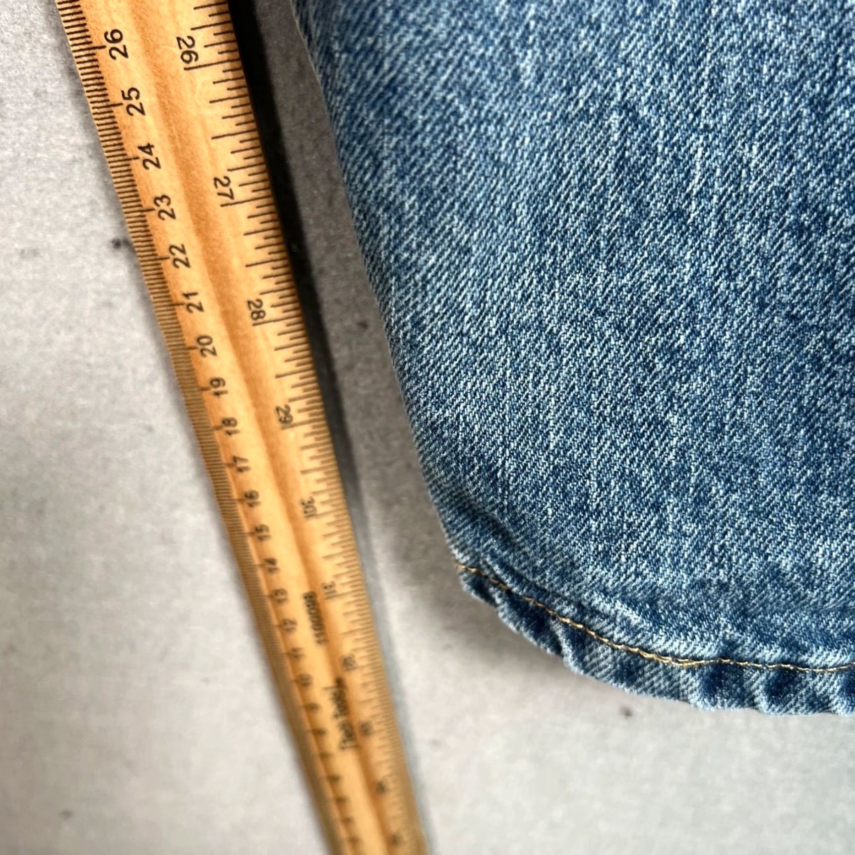 Wrangler Wrangler Mens 33 x 32 Relaxed Fit Straight Leg Blue Denim Jeans Shirt? Size US 33 - 7 Thumbnail