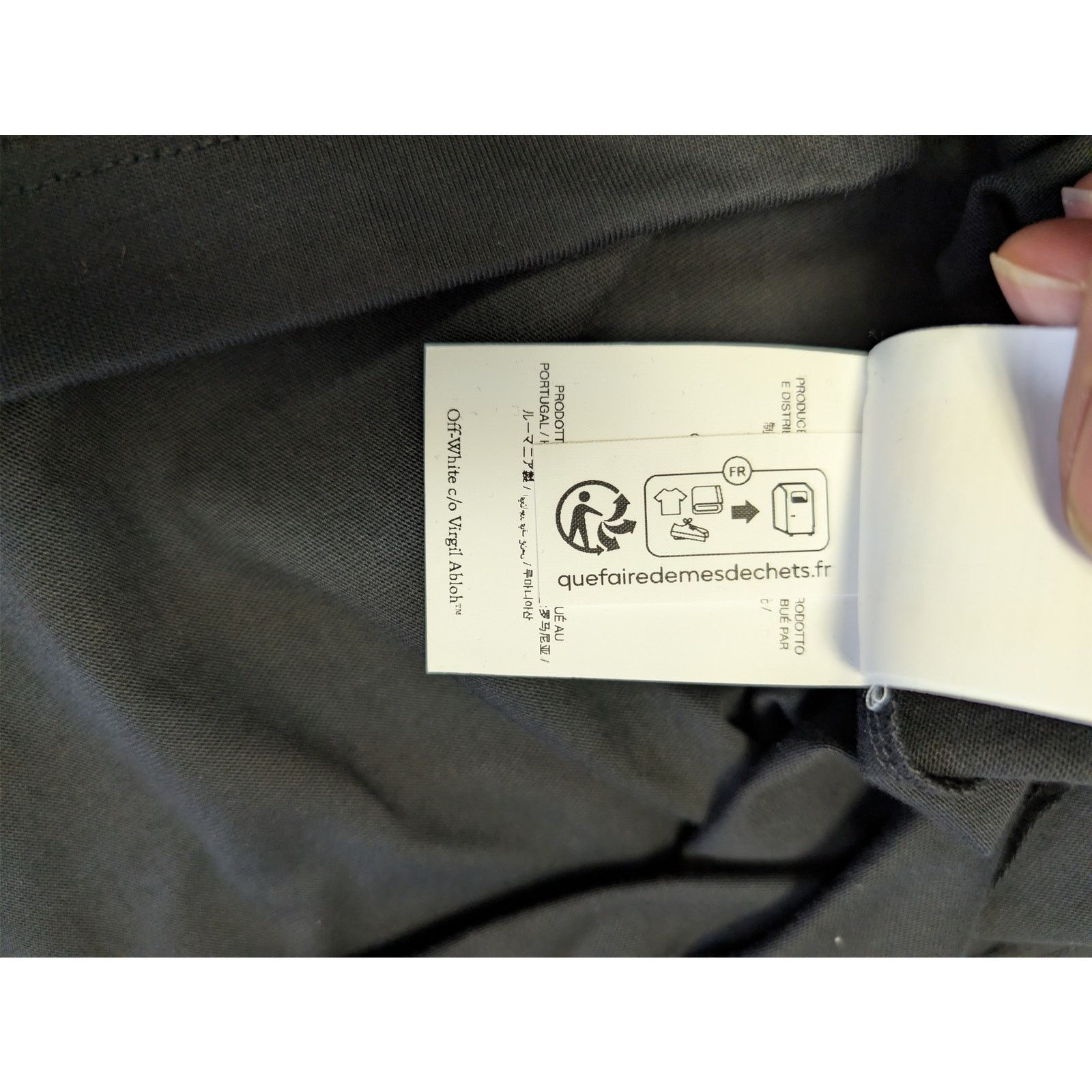 Off-White o1rshd1 Spray Can Arrow Slim S/S T-Shirt in Black Size US L / EU 52-54 / 3 - 19 Thumbnail