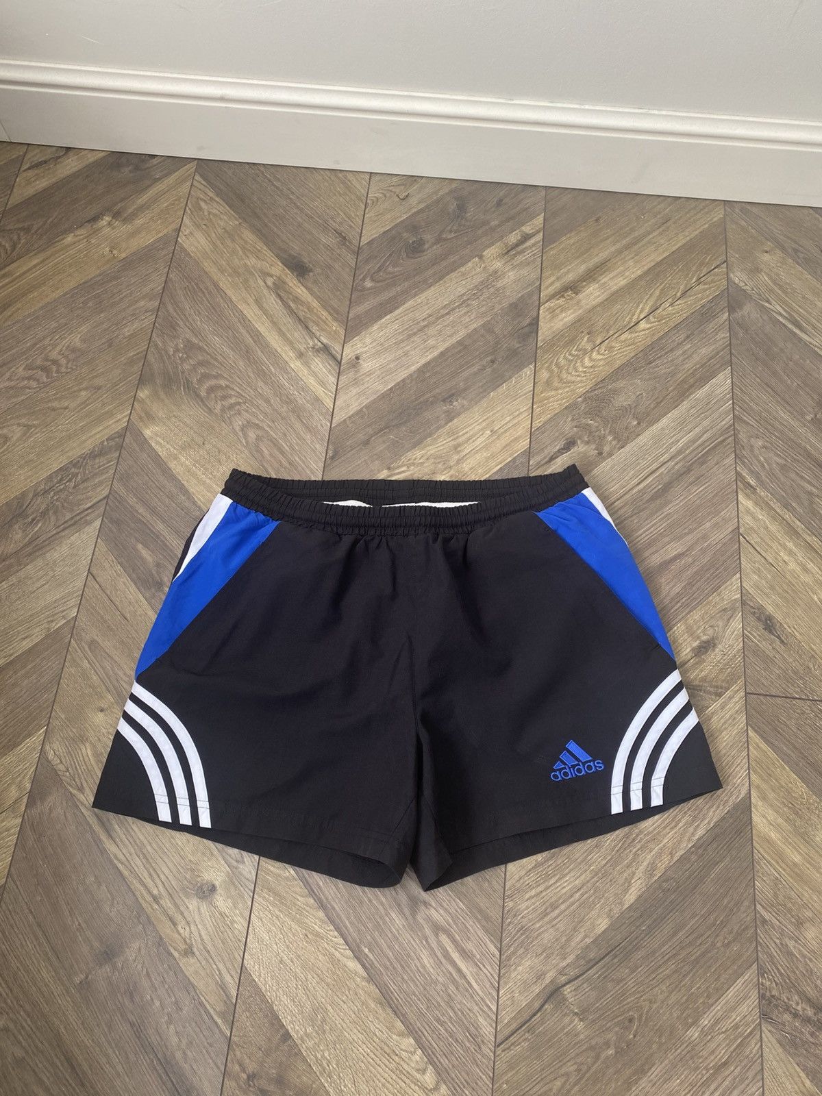 Adidas × Designer × Vintage Vintage Adidas 90s style shorts Size US 31 - 3 Thumbnail