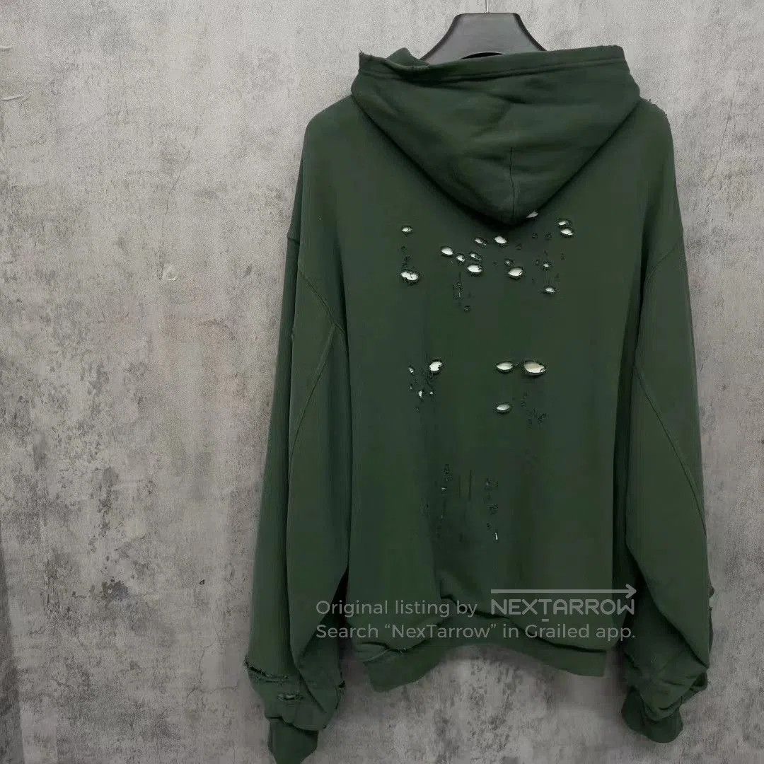 Balenciaga Balenciaga Distressed Logo Hoodie Sweatshirt. Size US XXS / EU 40 - 3 Thumbnail