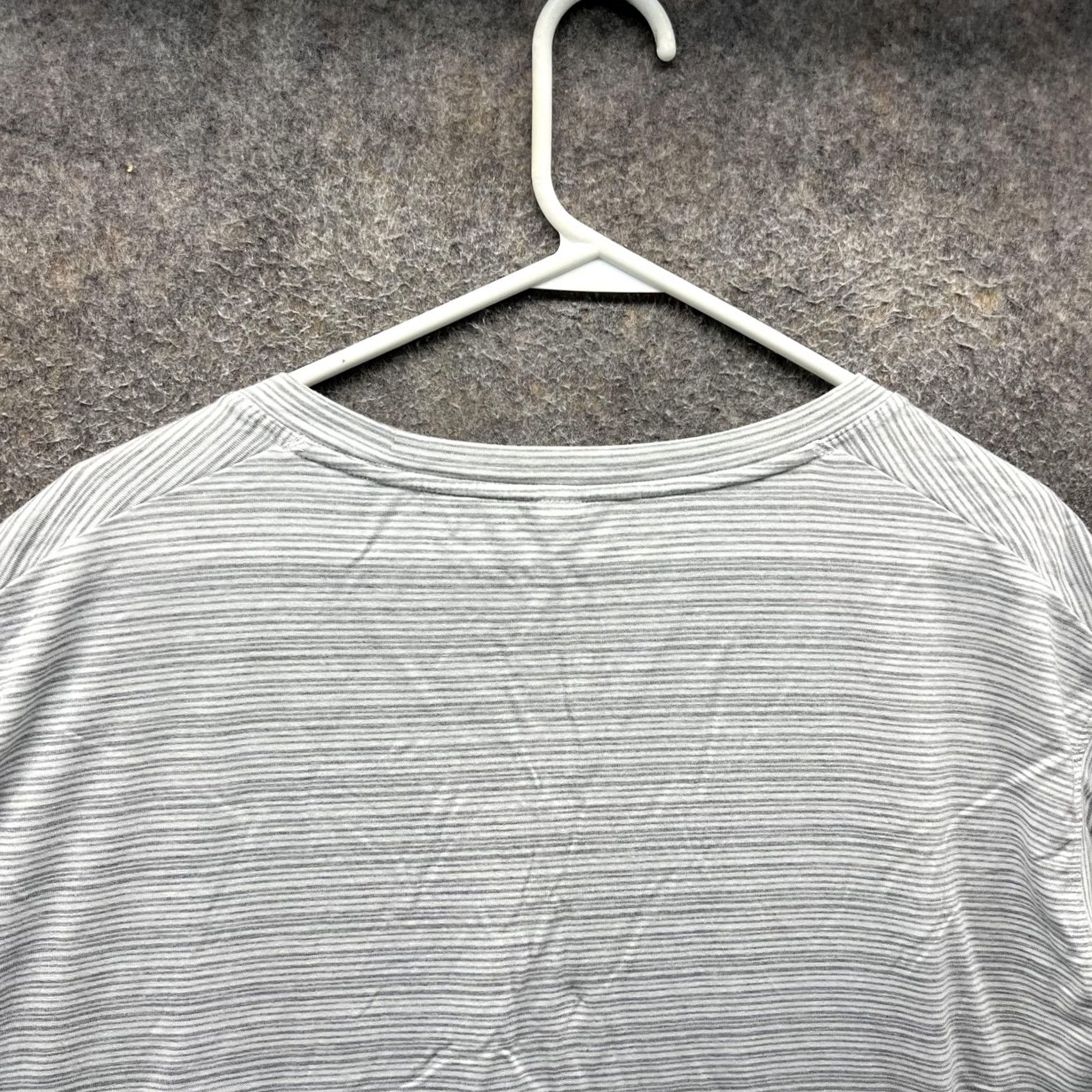 Athleta VINTAGE Athleta Shirt Womens L Gray Stripe V Neck Sleeveless Lightweight Casual Top Size L / US 10 / IT 46 - 3 Thumbnail