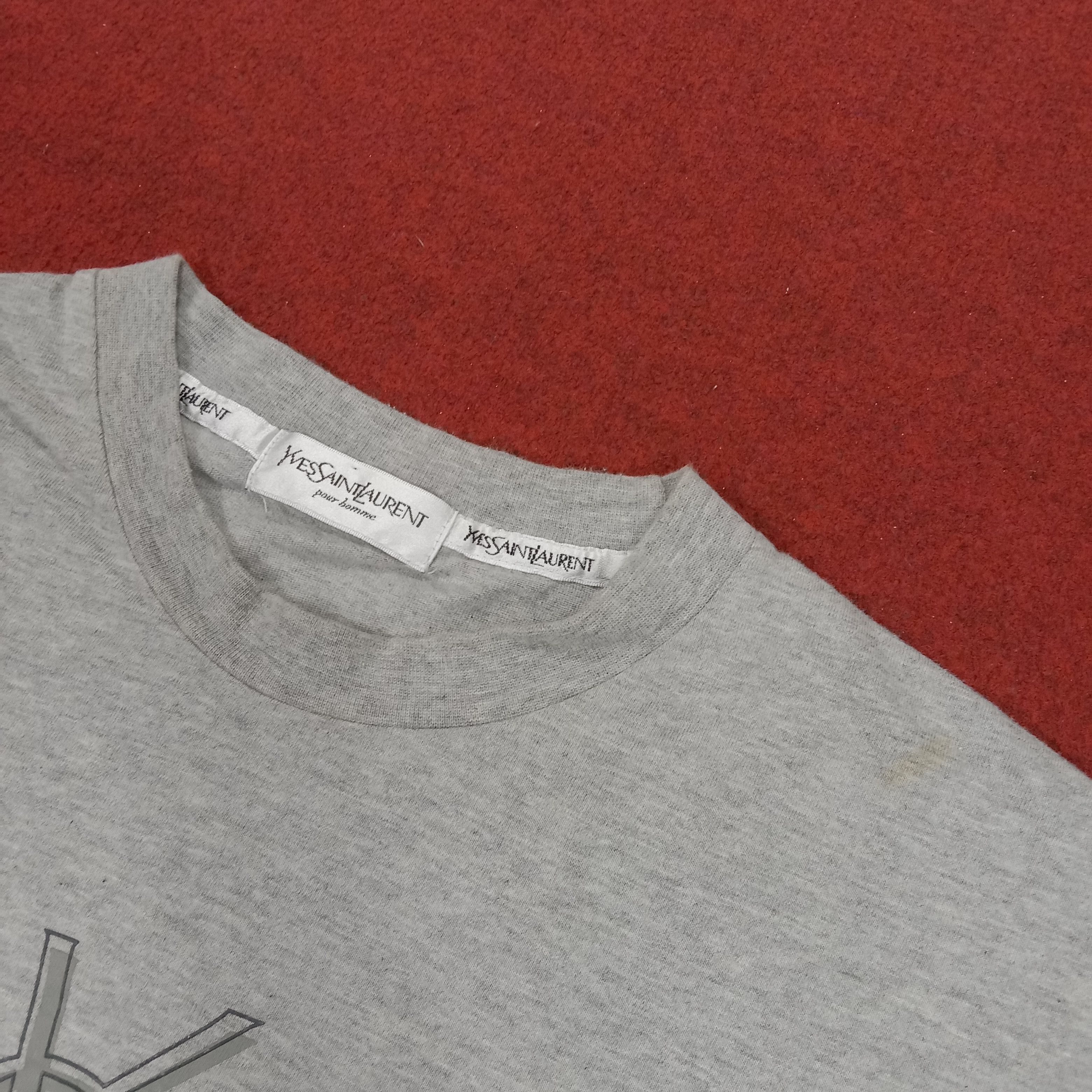 Vintage Yves Saint Laurent YSL Center Logo Design Tshirt Size US L / EU 52-54 / 3 - 4 Thumbnail