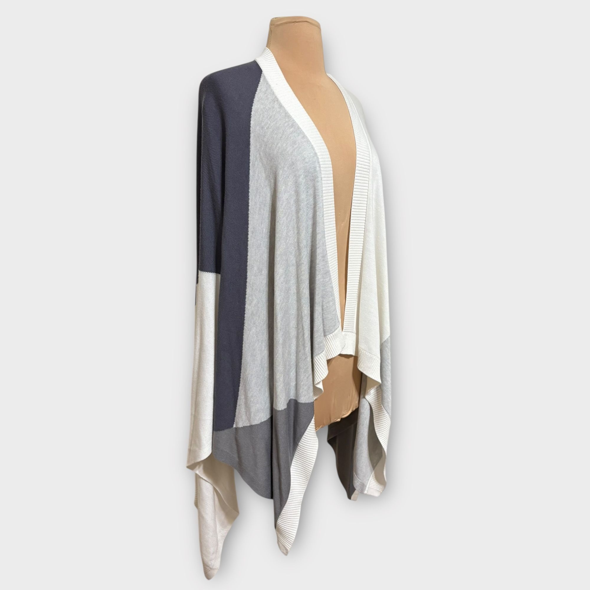 Lululemon Lululemon Hatha Wrap OS Nebula Raceway Grey White Shawl Worn Size ONE SIZE - 5 Thumbnail