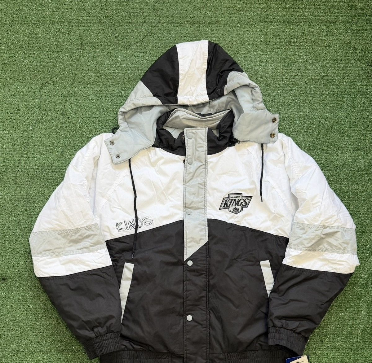Pro Player LOS ANGELES KINGS PRO PLAYER “SCRIPT“ SPELL OUT VTG STYLE Size US M / EU 48-50 / 2 - 1 Thumbnail