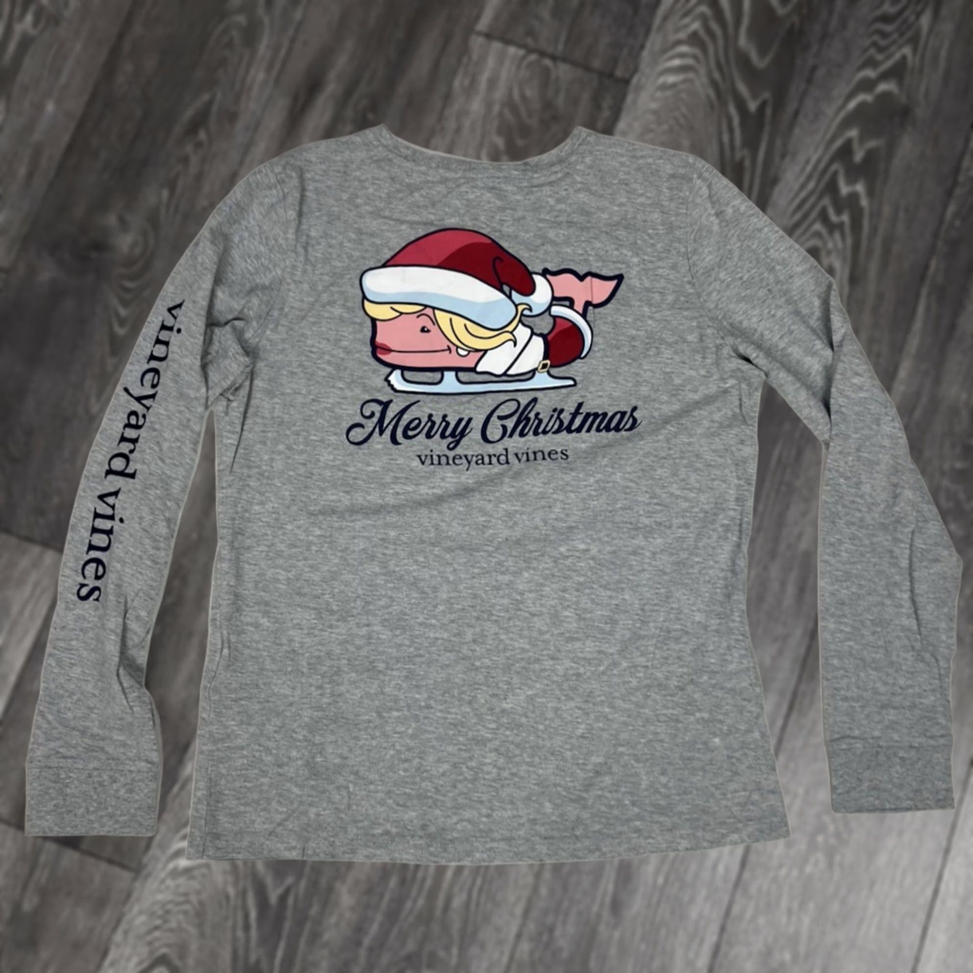 Vineyard Vines Vineyard Vines Christmas Pocket Graphic T-shirt Women Small Long Sleeve Crew Neck Pullover Gray Santa Claus Size S / US 4 / IT 40 - 1 Thumbnail