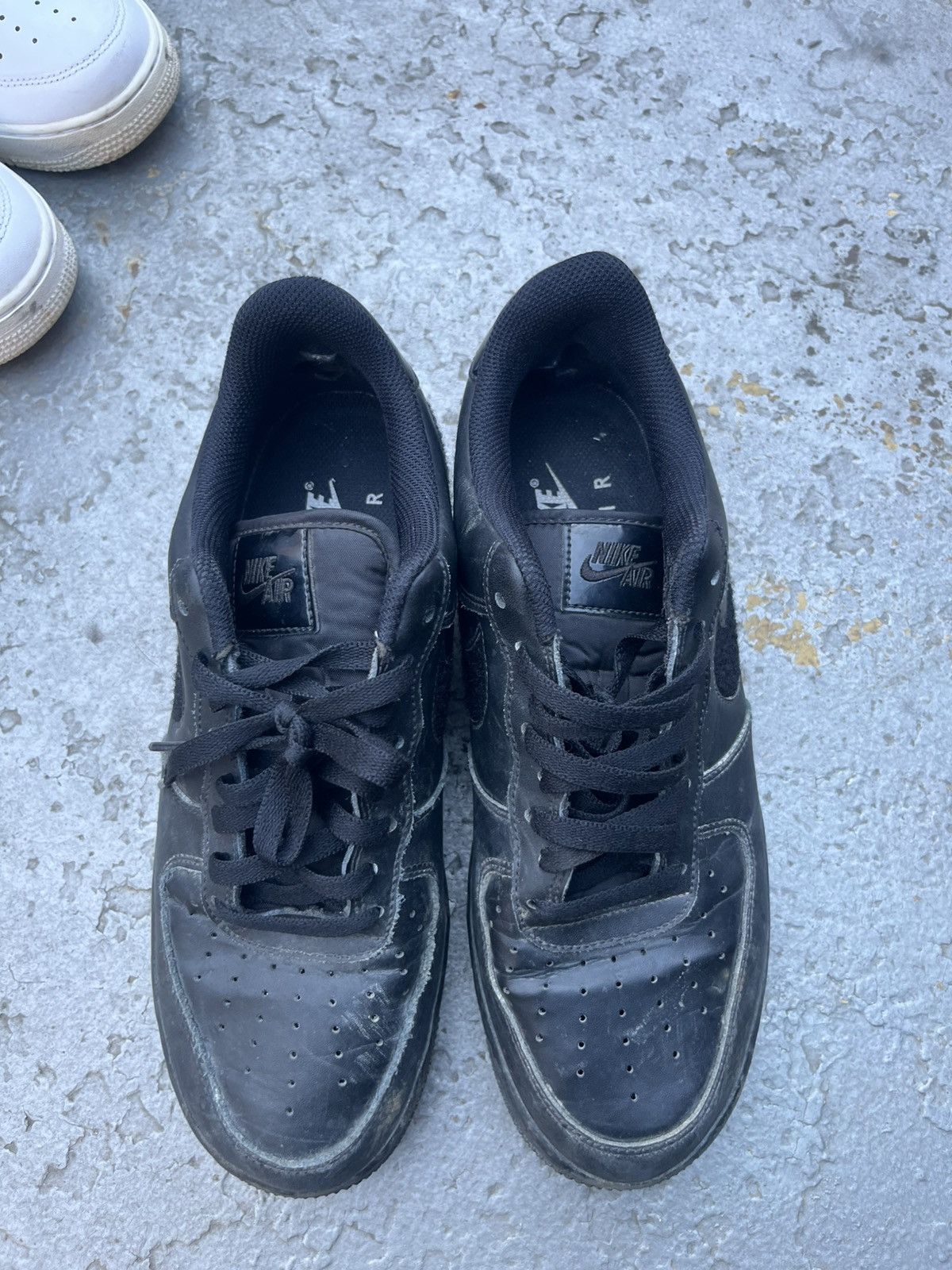 Nike Black air force 1 with velcro on the logo Size US 9 / EU 42 - 3 Thumbnail