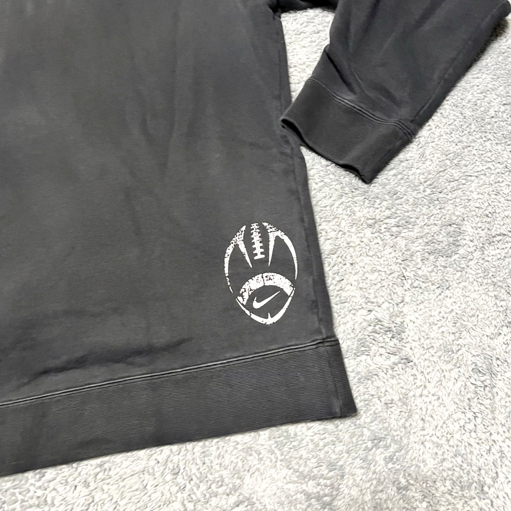 Nike VINTAGE Nike Beast Football Center Swoosh Silver Tag Hoodie Sweatshirt Men Large Black Stain Low-residual, Pullover, Regular Size L Size US L / EU 52-54 / 3 - 5 Thumbnail