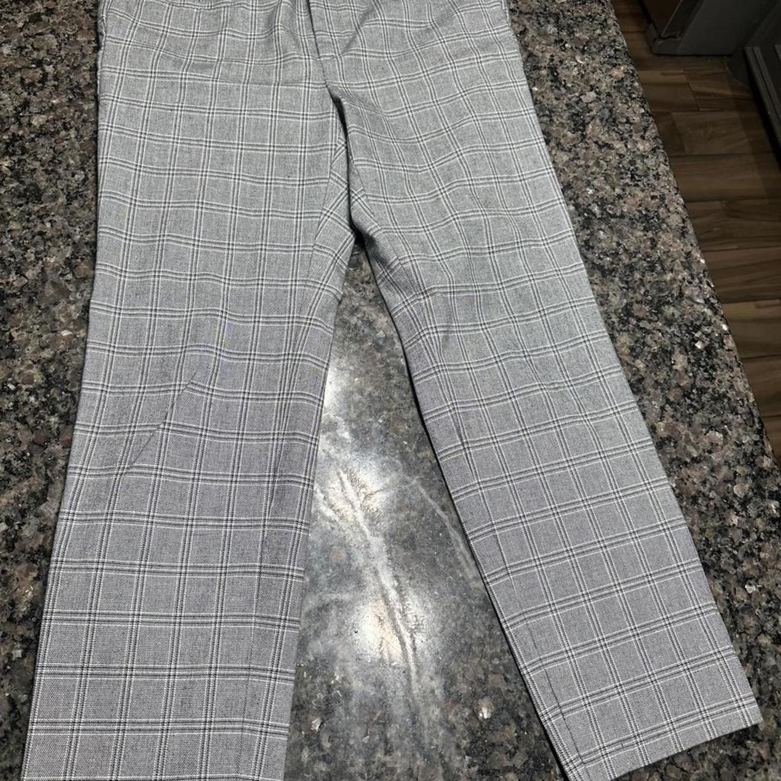 Banana Republic Grey and white plaid ankle length pants #plaidpants Size 28" / US 6 / IT 42 - 1 Thumbnail