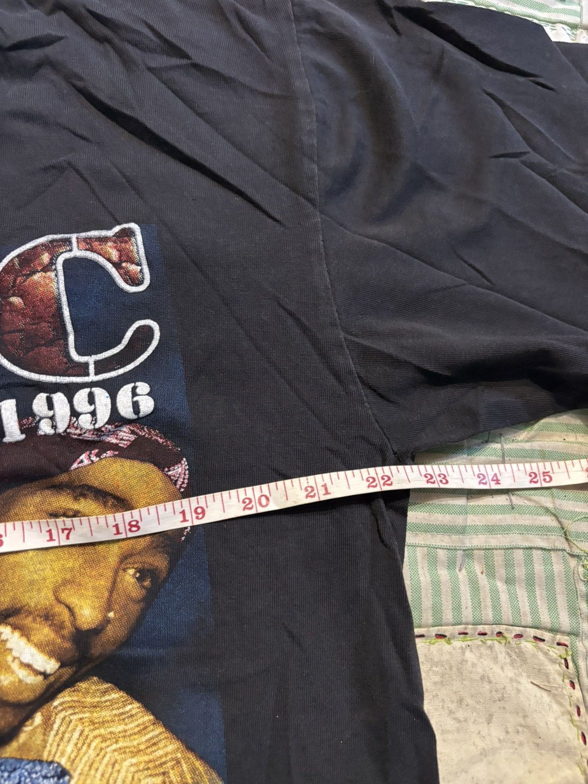Vintage Vintage 90s Tupac Shakur Memorial Rap tee Size US XL / EU 56 / 4 - 4 Thumbnail